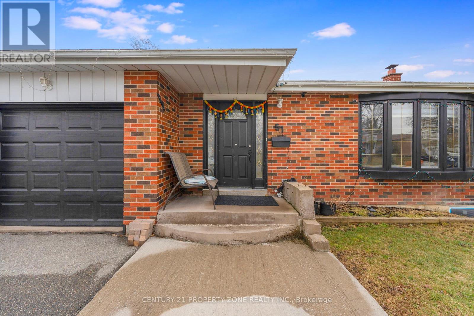 51 Glebe Crescent, Brampton, Ontario  L6S 1E9 - Photo 12 - W12487304