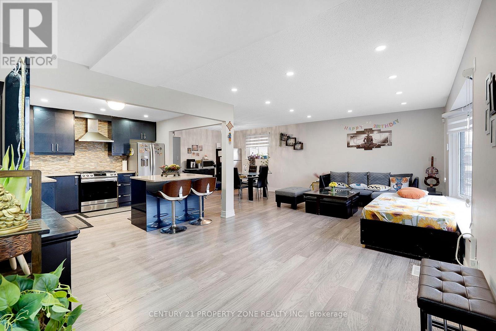 51 Glebe Crescent, Brampton, Ontario  L6S 1E9 - Photo 16 - W12487304