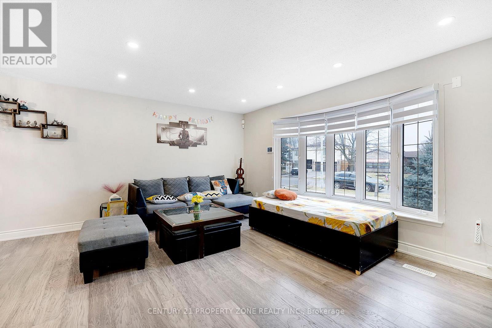 51 Glebe Crescent, Brampton, Ontario  L6S 1E9 - Photo 17 - W12487304