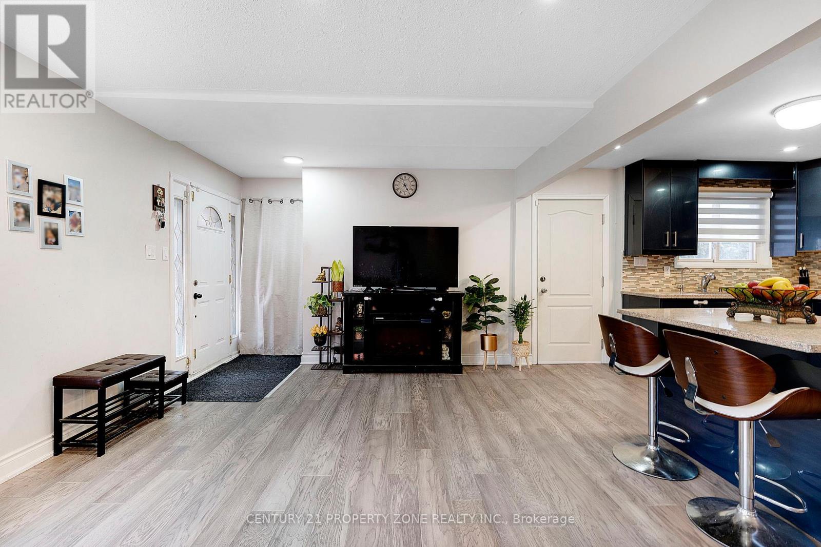 51 Glebe Crescent, Brampton, Ontario  L6S 1E9 - Photo 18 - W12487304