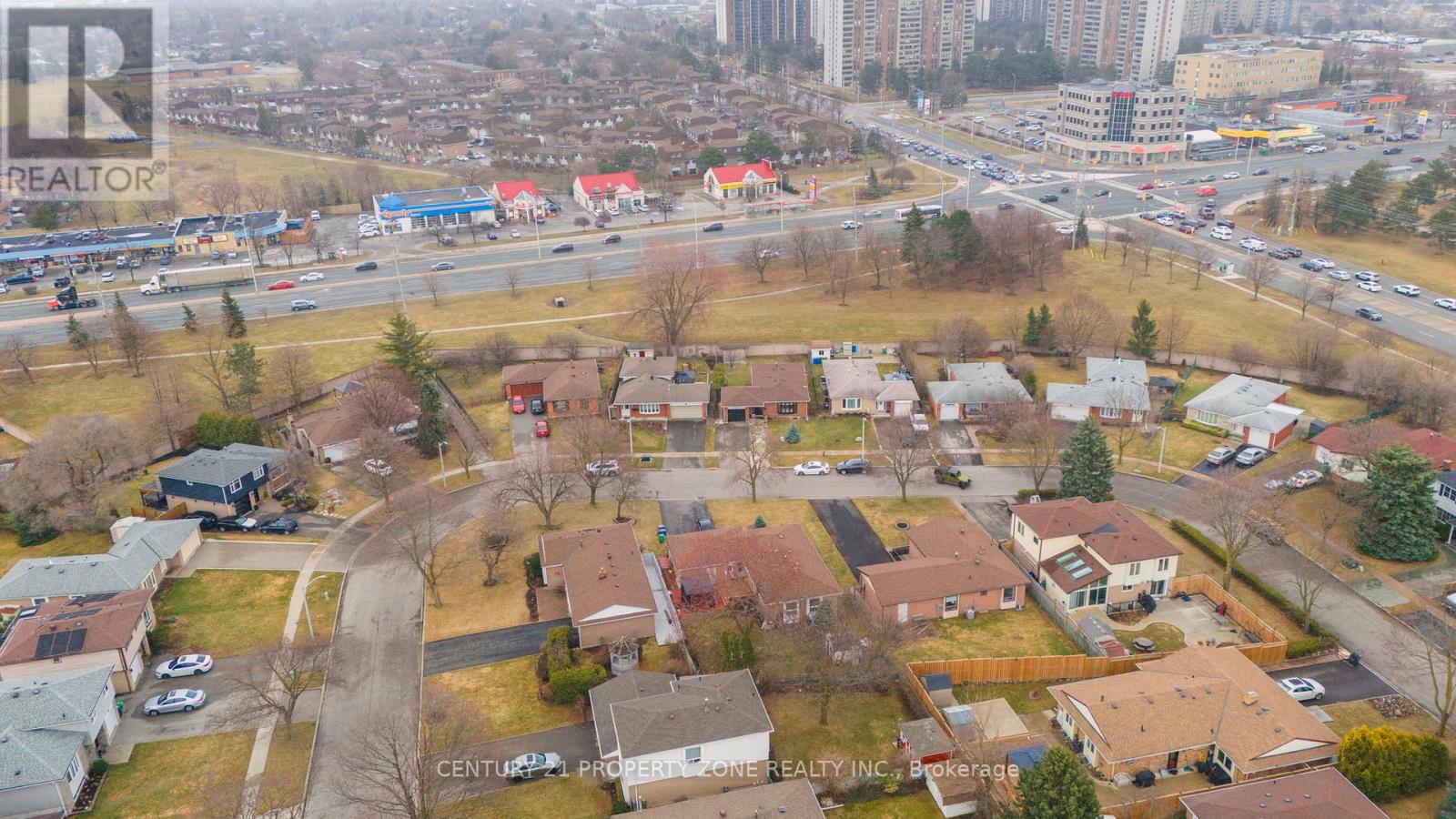 51 Glebe Crescent, Brampton, Ontario  L6S 1E9 - Photo 3 - W12487304