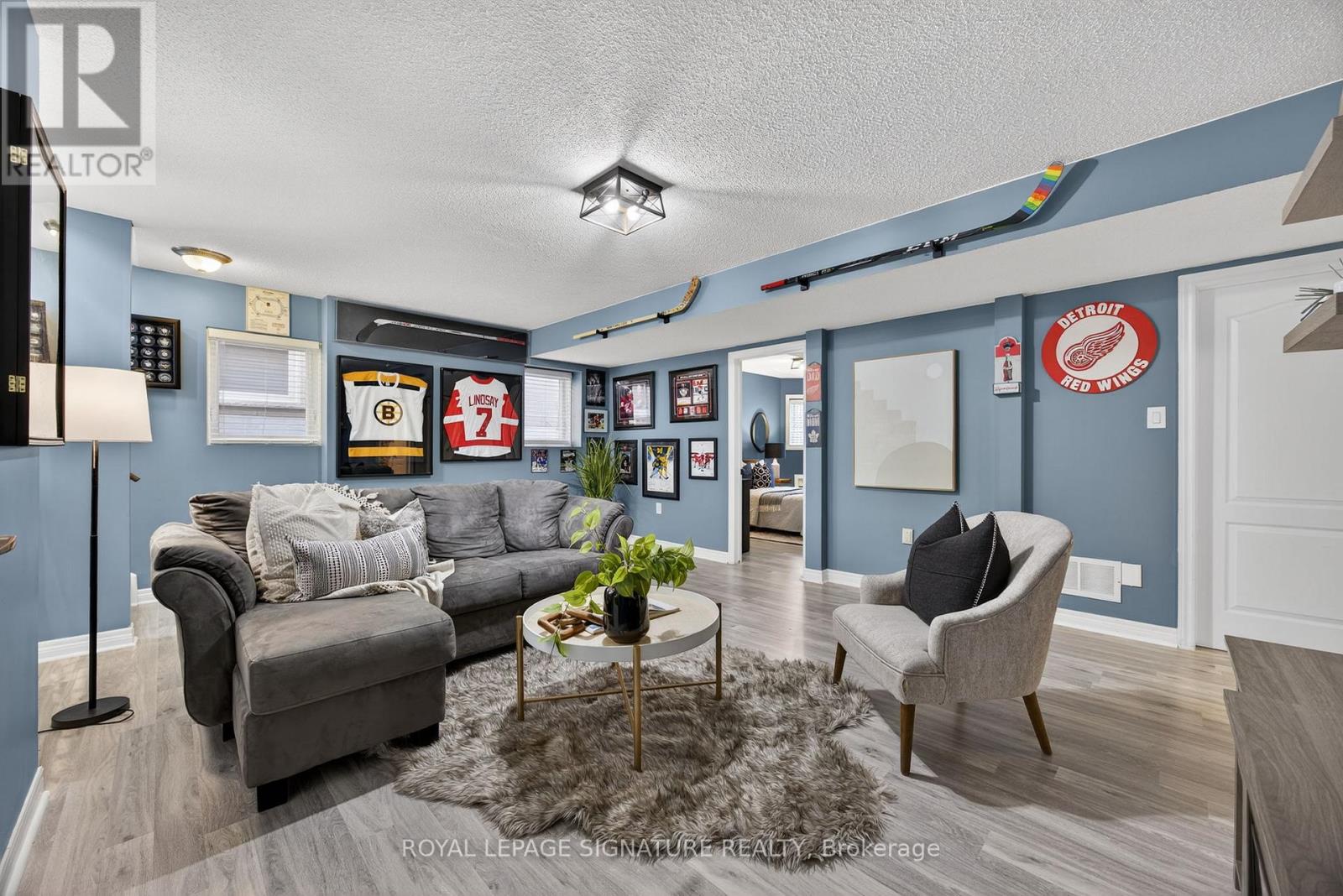 62 Gardenia Way, Caledon, Ontario  L7C 1A8 - Photo 18 - W12487317