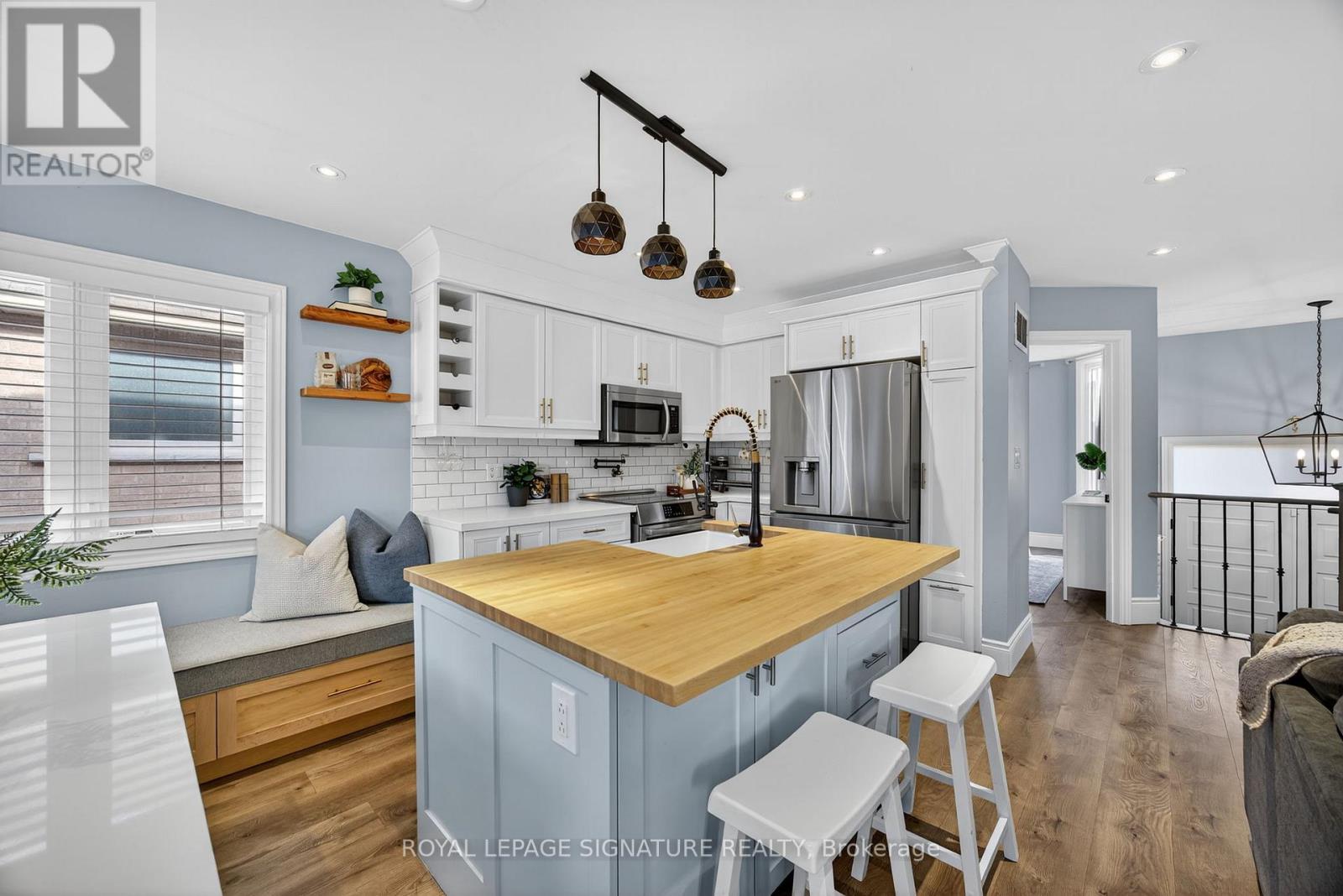 62 Gardenia Way, Caledon, Ontario  L7C 1A8 - Photo 4 - W12487317