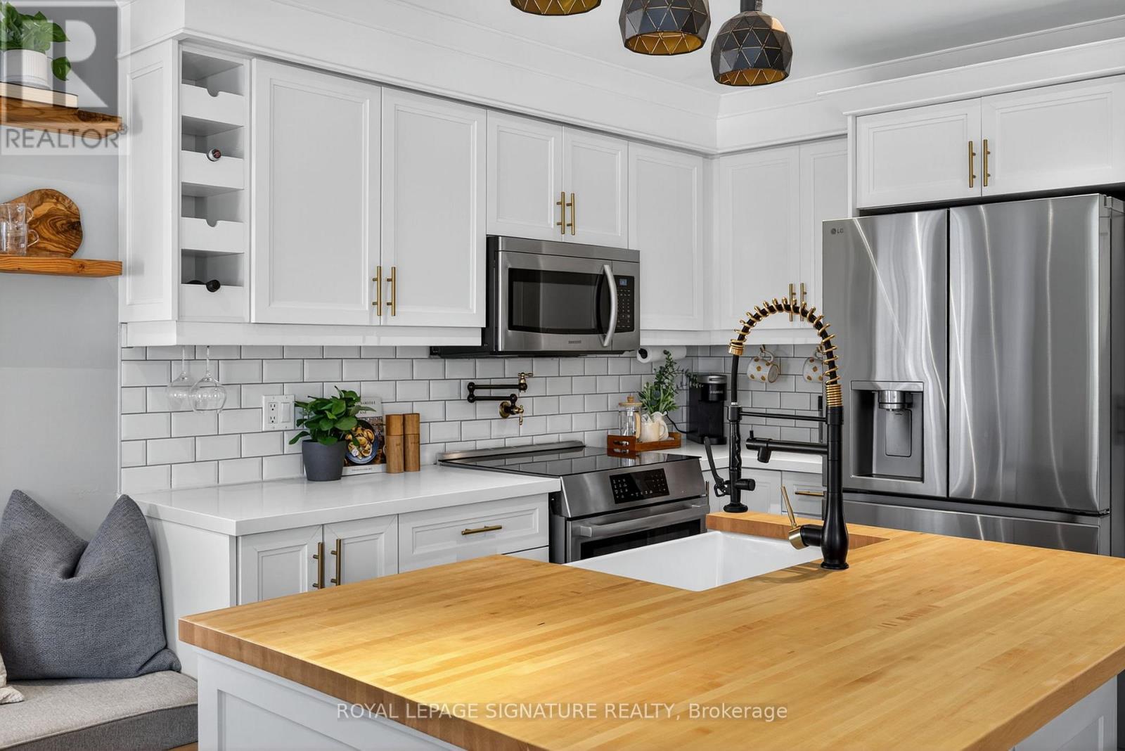 62 Gardenia Way, Caledon, Ontario  L7C 1A8 - Photo 6 - W12487317