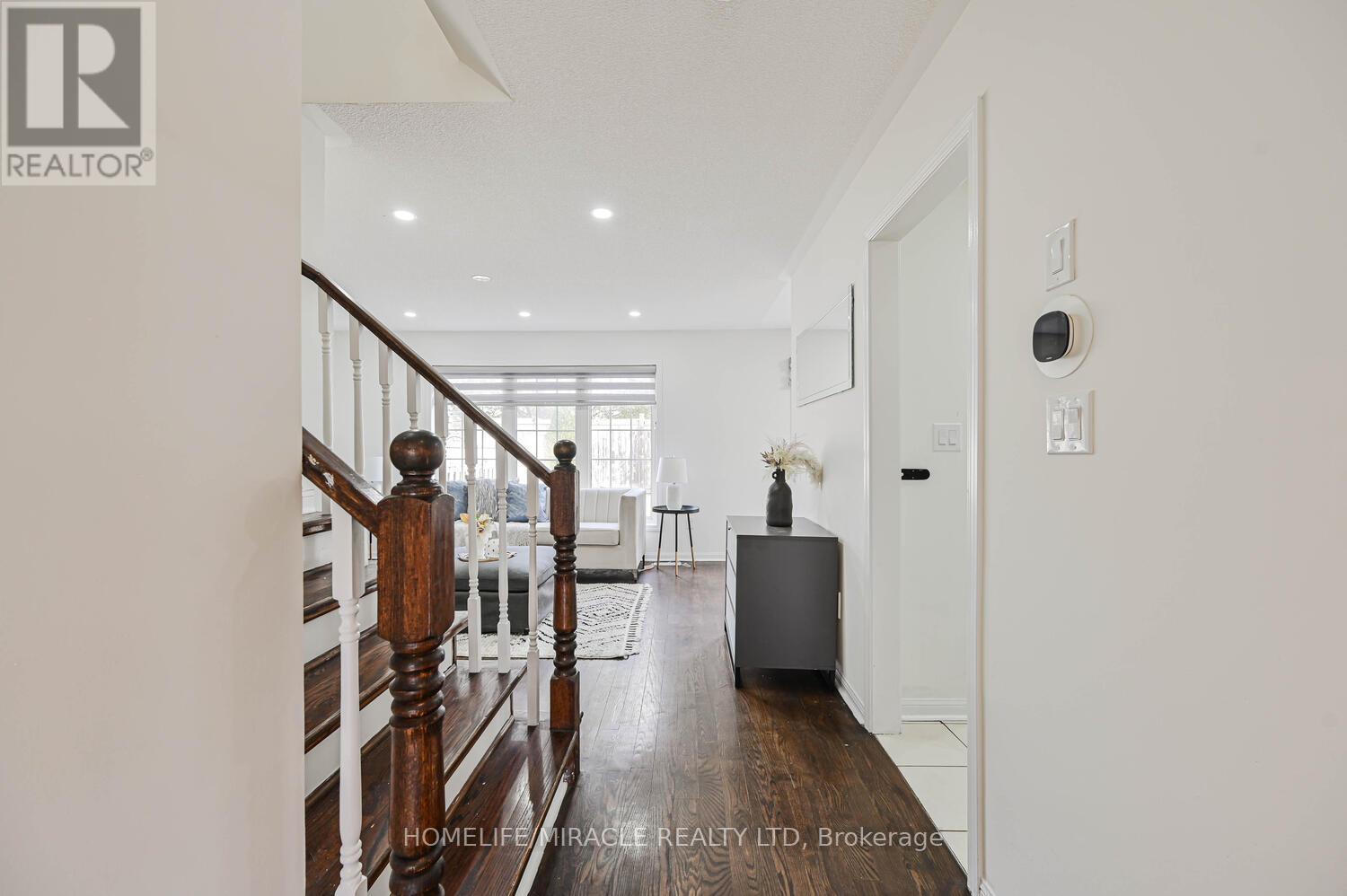 58 Sweetwood Circle, Brampton, Ontario  L7A 2X7 - Photo 10 - W12487319