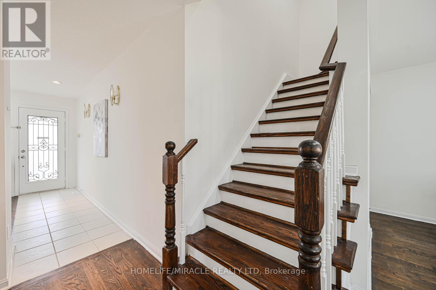 58 Sweetwood Circle, Brampton, Ontario  L7A 2X7 - Photo 11 - W12487319