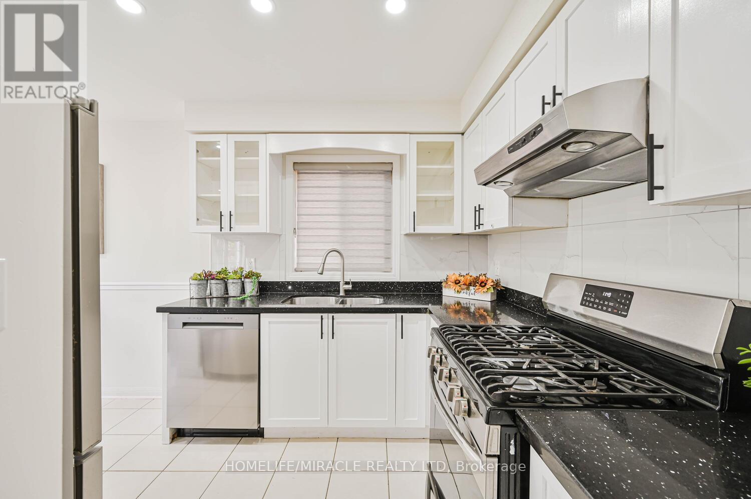 58 Sweetwood Circle, Brampton, Ontario  L7A 2X7 - Photo 19 - W12487319