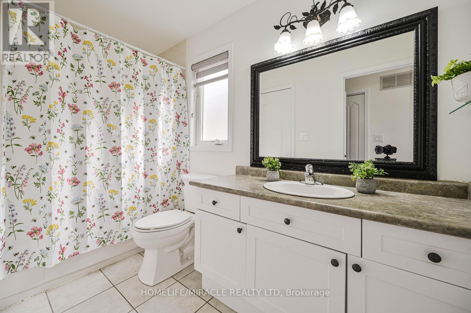 58 Sweetwood Circle, Brampton, Ontario  L7A 2X7 - Photo 34 - W12487319