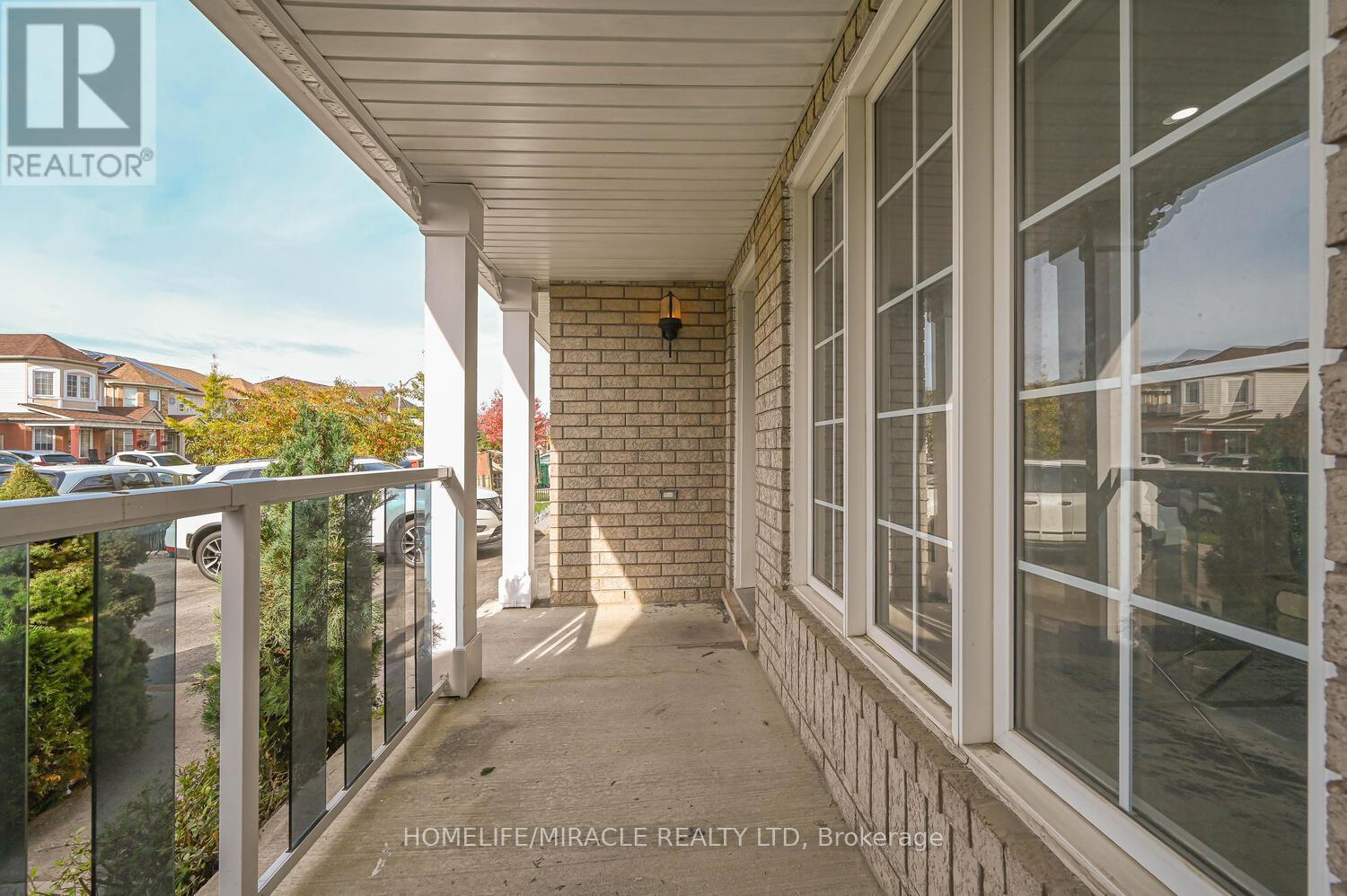 58 Sweetwood Circle, Brampton, Ontario  L7A 2X7 - Photo 5 - W12487319