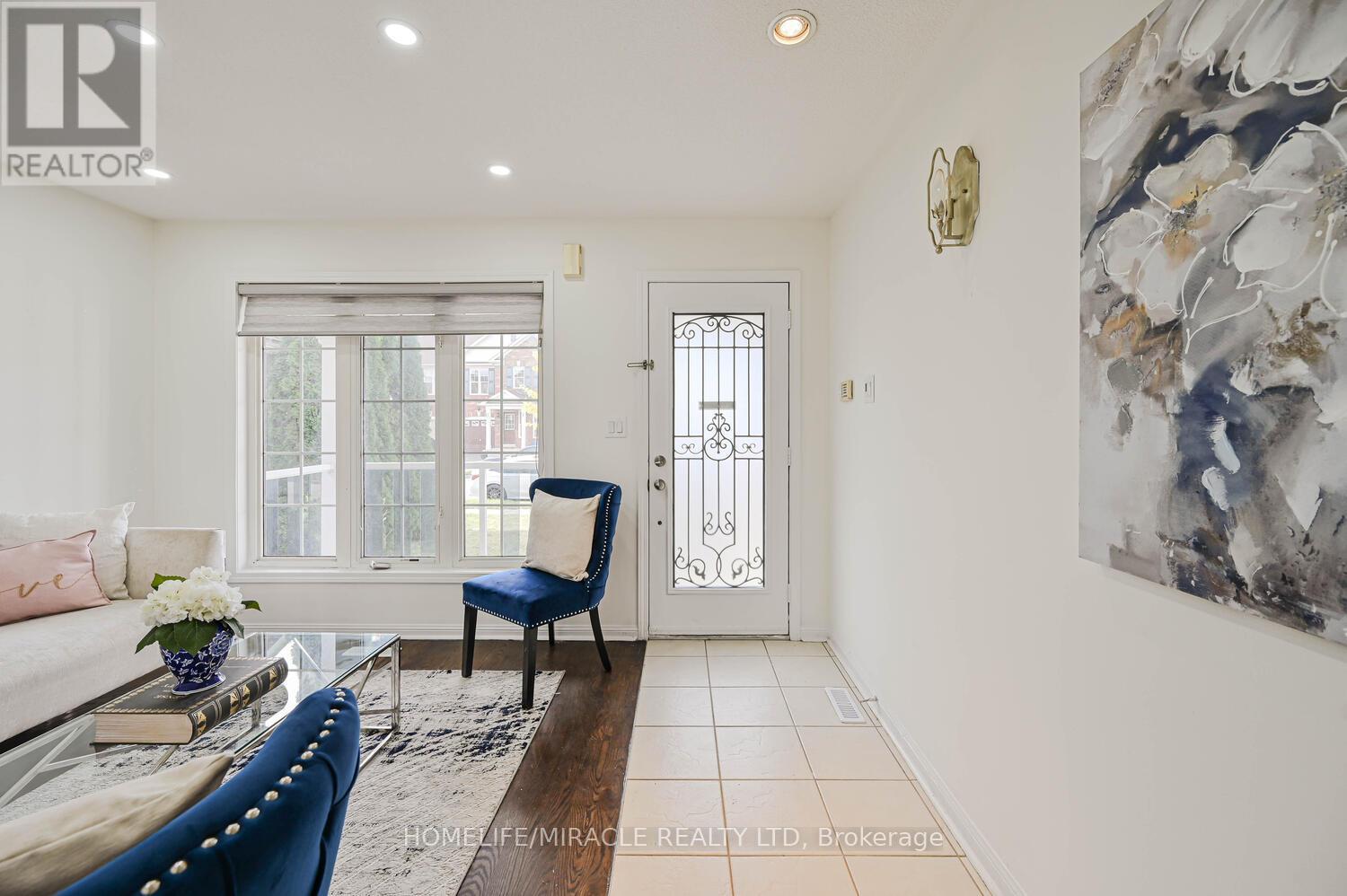 58 Sweetwood Circle, Brampton, Ontario  L7A 2X7 - Photo 7 - W12487319