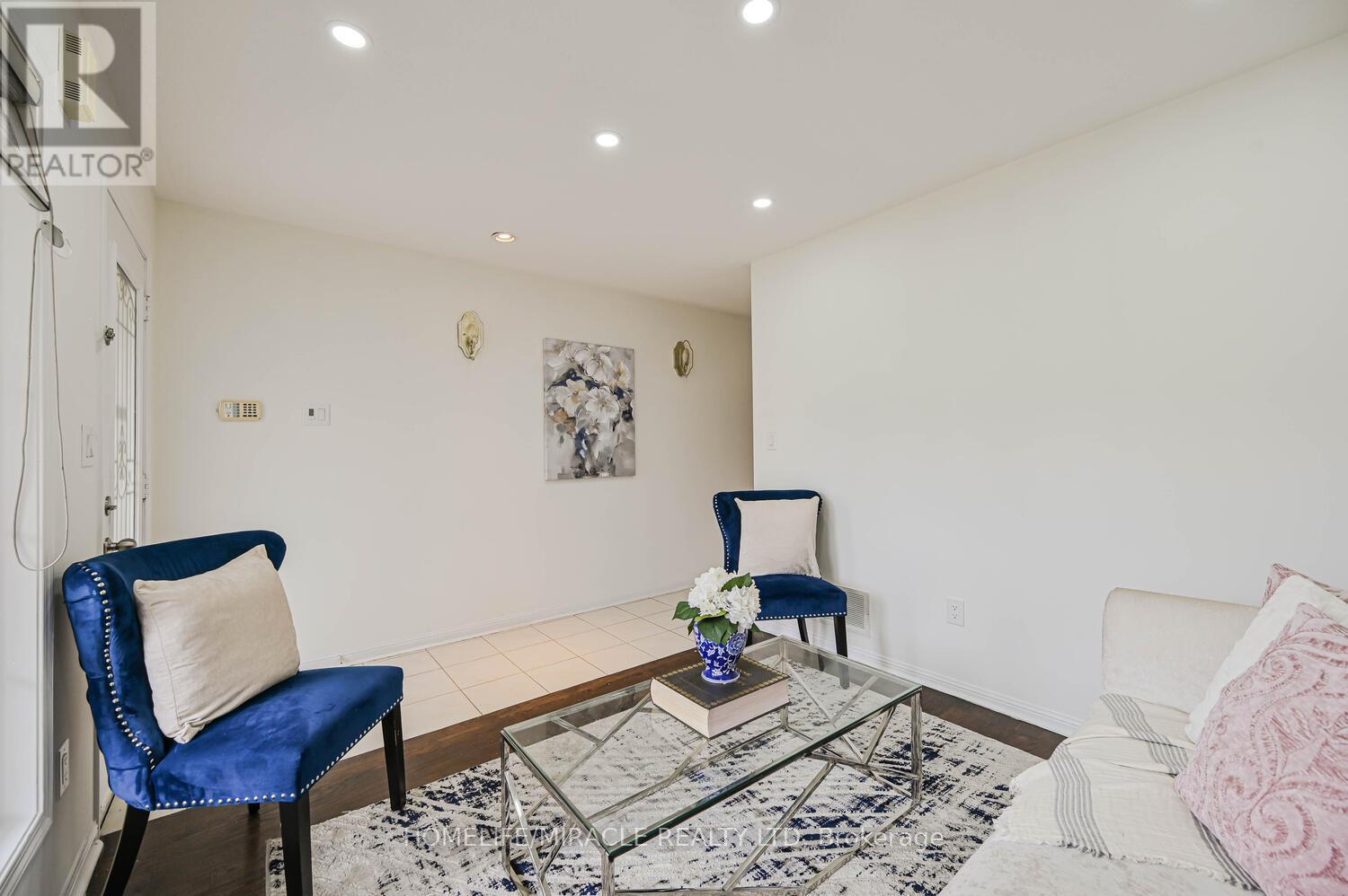 58 Sweetwood Circle, Brampton, Ontario  L7A 2X7 - Photo 9 - W12487319