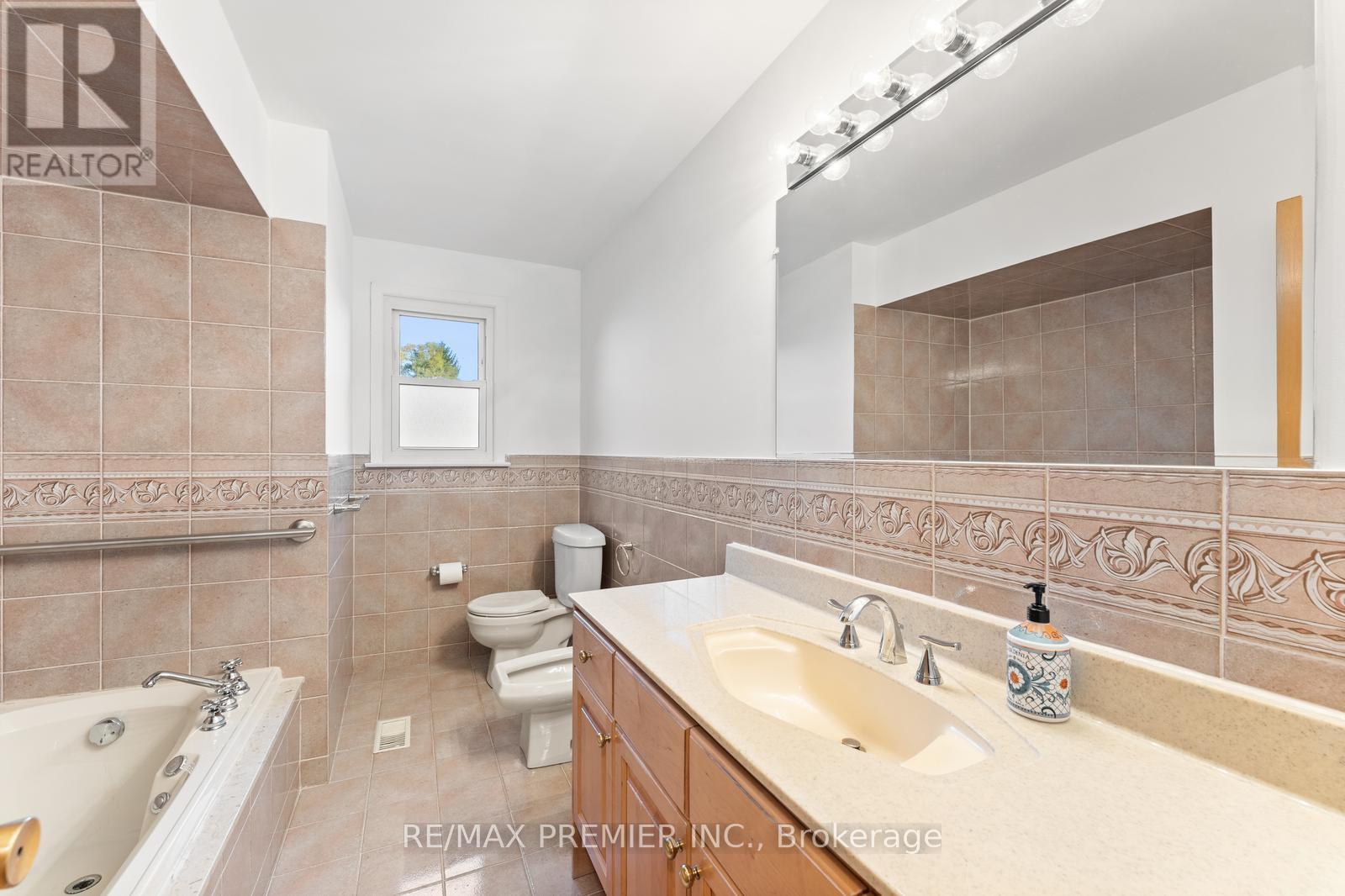 75 Monclova Road, Toronto, Ontario  M3M 1N9 - Photo 16 - W12487361