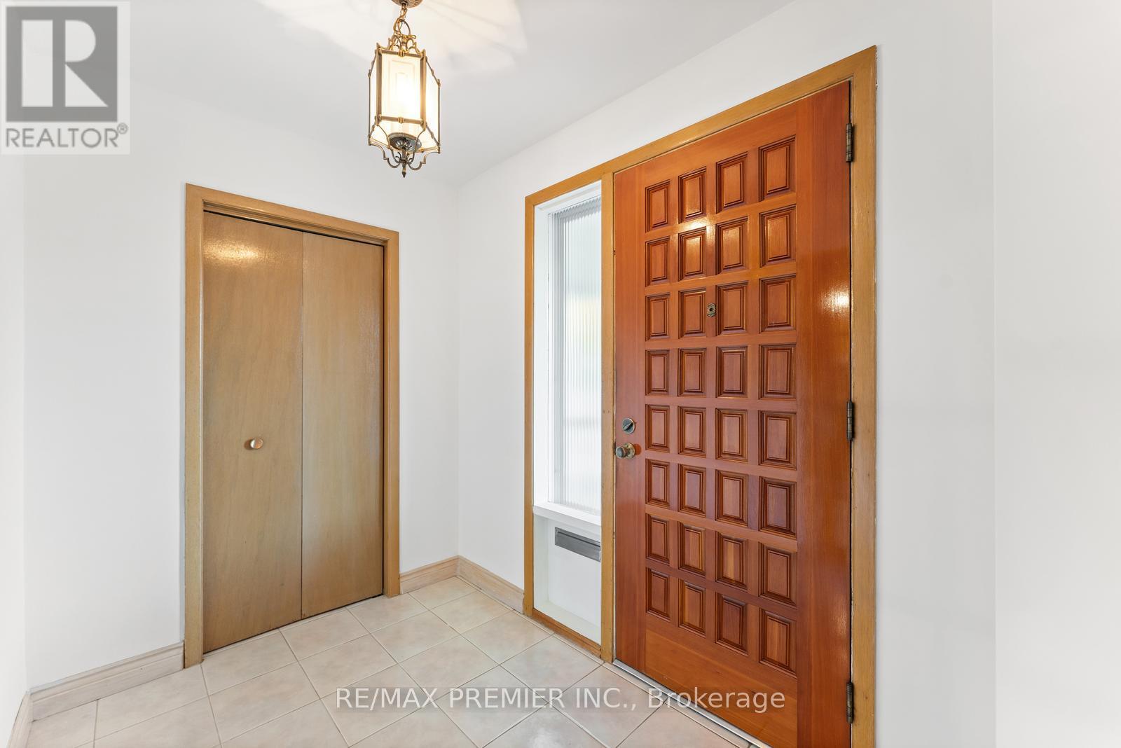 75 Monclova Road, Toronto, Ontario  M3M 1N9 - Photo 4 - W12487361