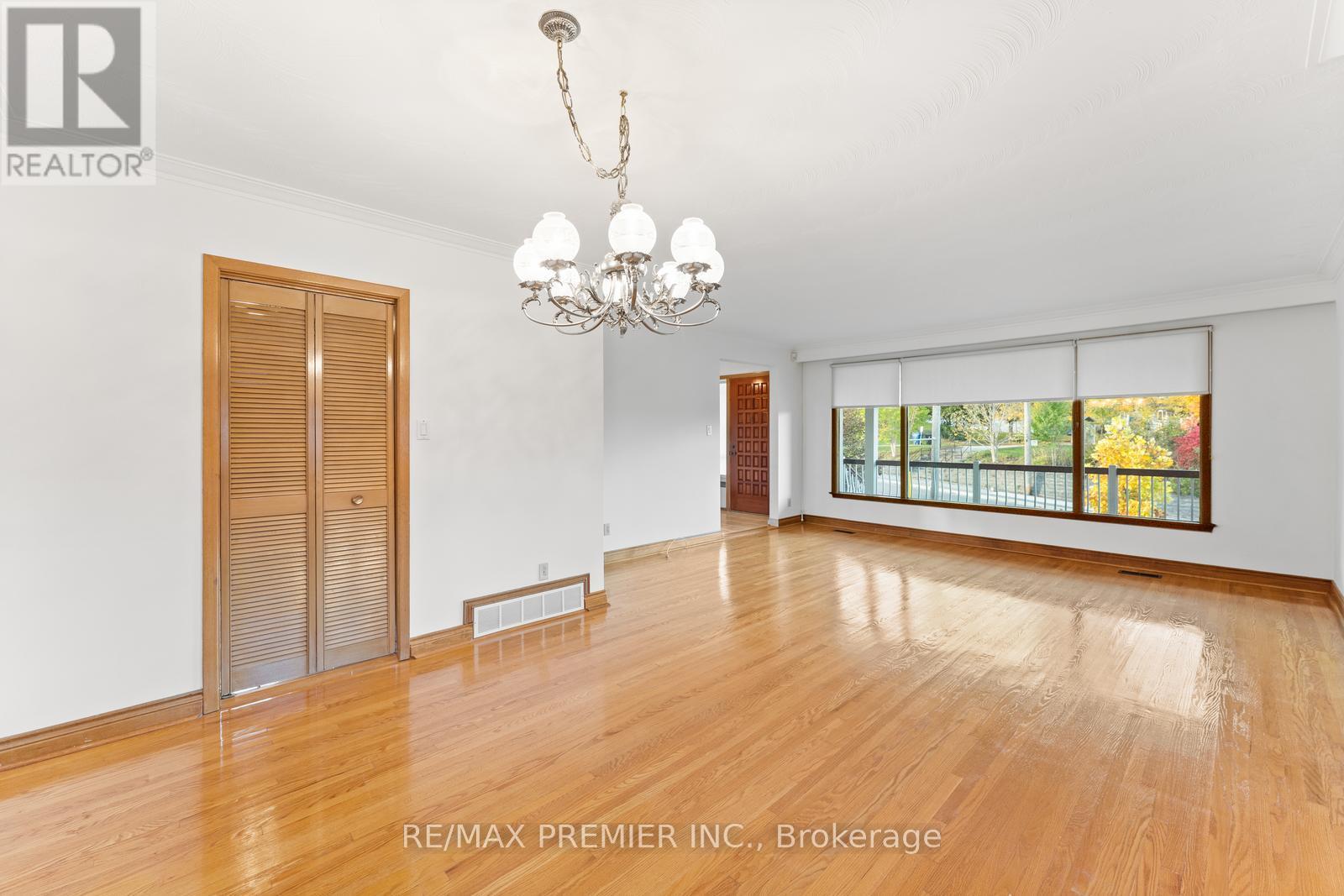 75 Monclova Road, Toronto, Ontario  M3M 1N9 - Photo 7 - W12487361