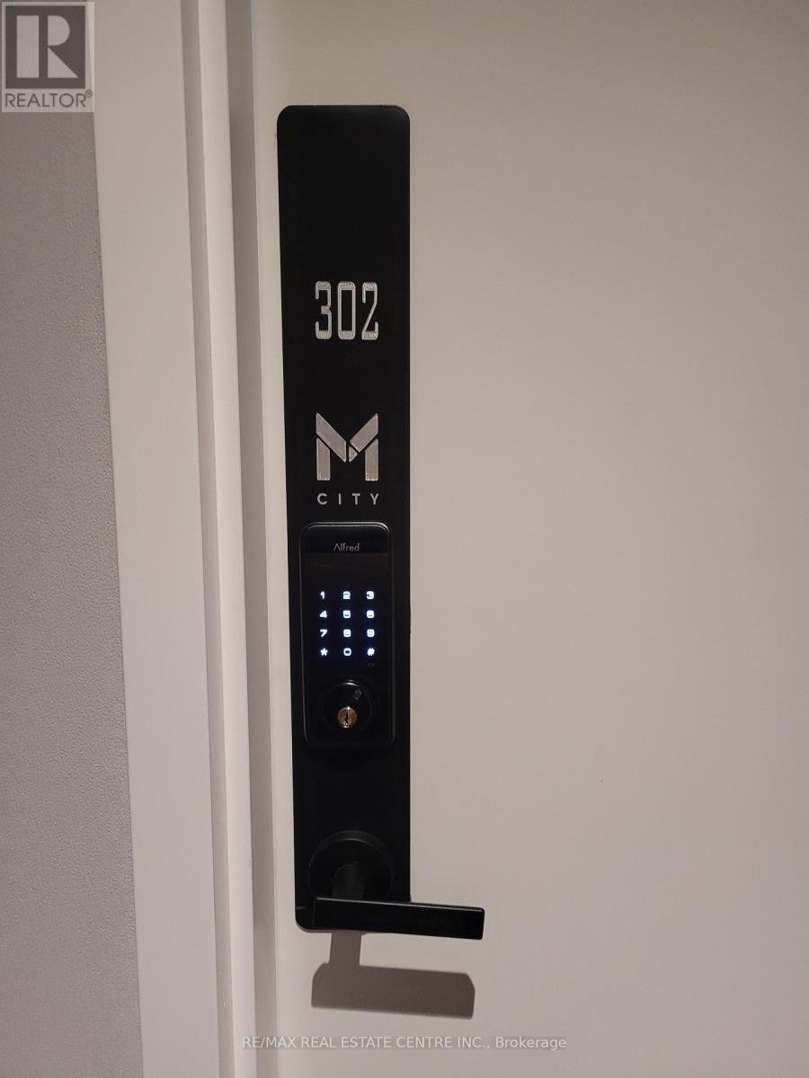 302 - 3883 Quartz Road, Mississauga, Ontario  L5B 0J8 - Photo 2 - W12487369