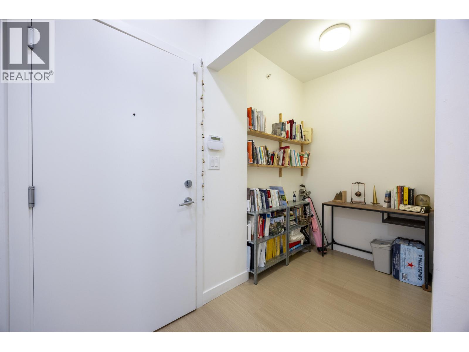 313 5460 Broadway Street, Burnaby, British Columbia  V5B 0B4 - Photo 11 - R3062766