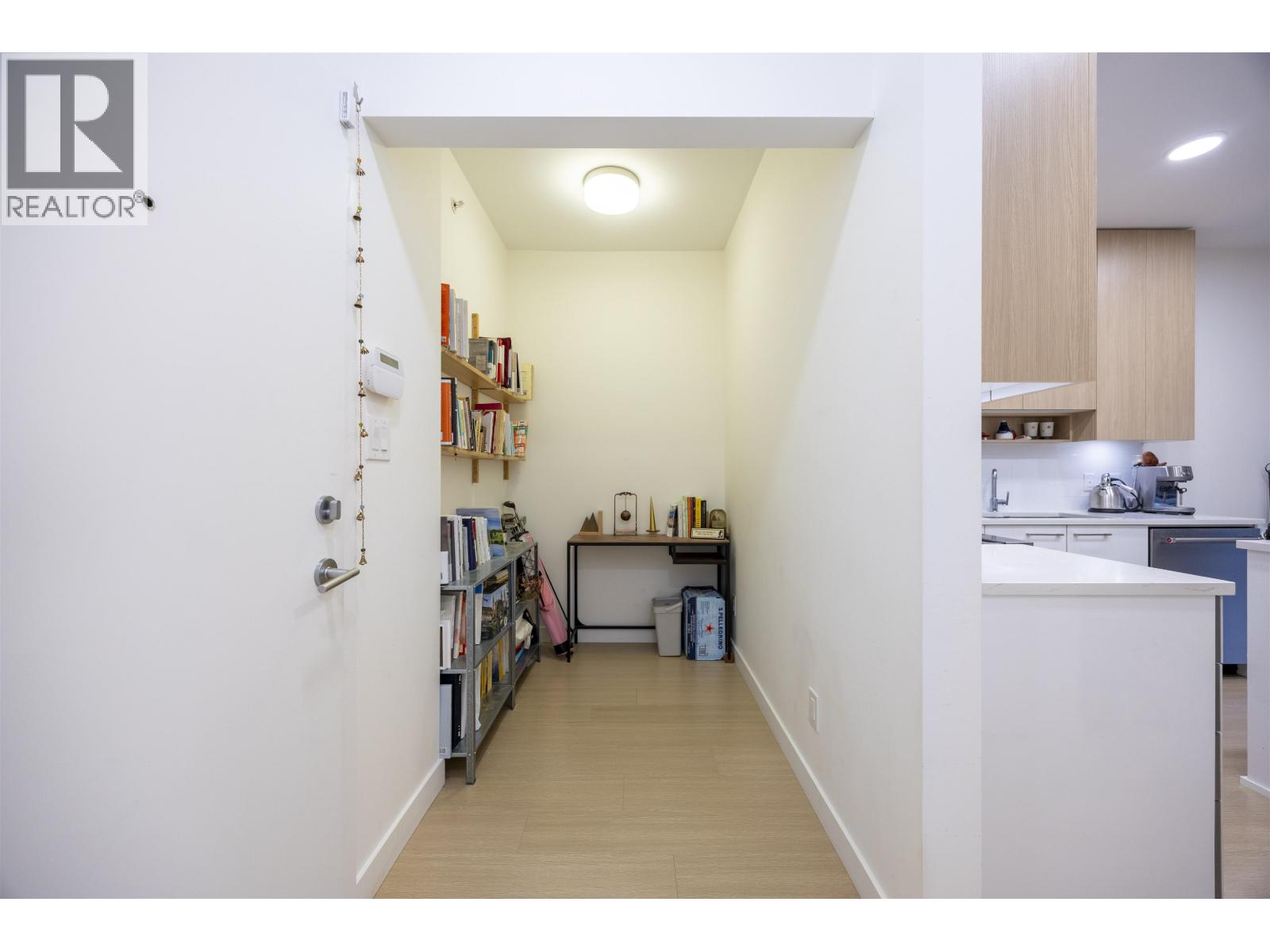 313 5460 Broadway Street, Burnaby, British Columbia  V5B 0B4 - Photo 12 - R3062766