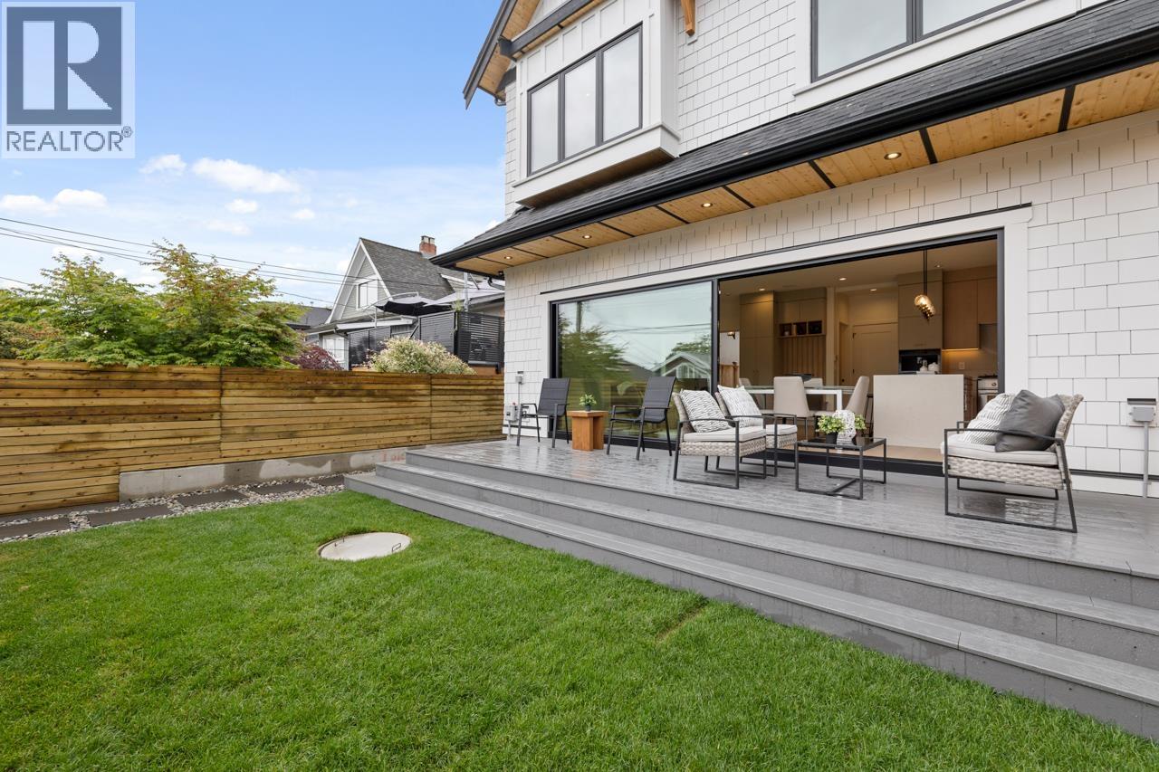 2 2247 PARKER STREET, Vancouver, British Columbia