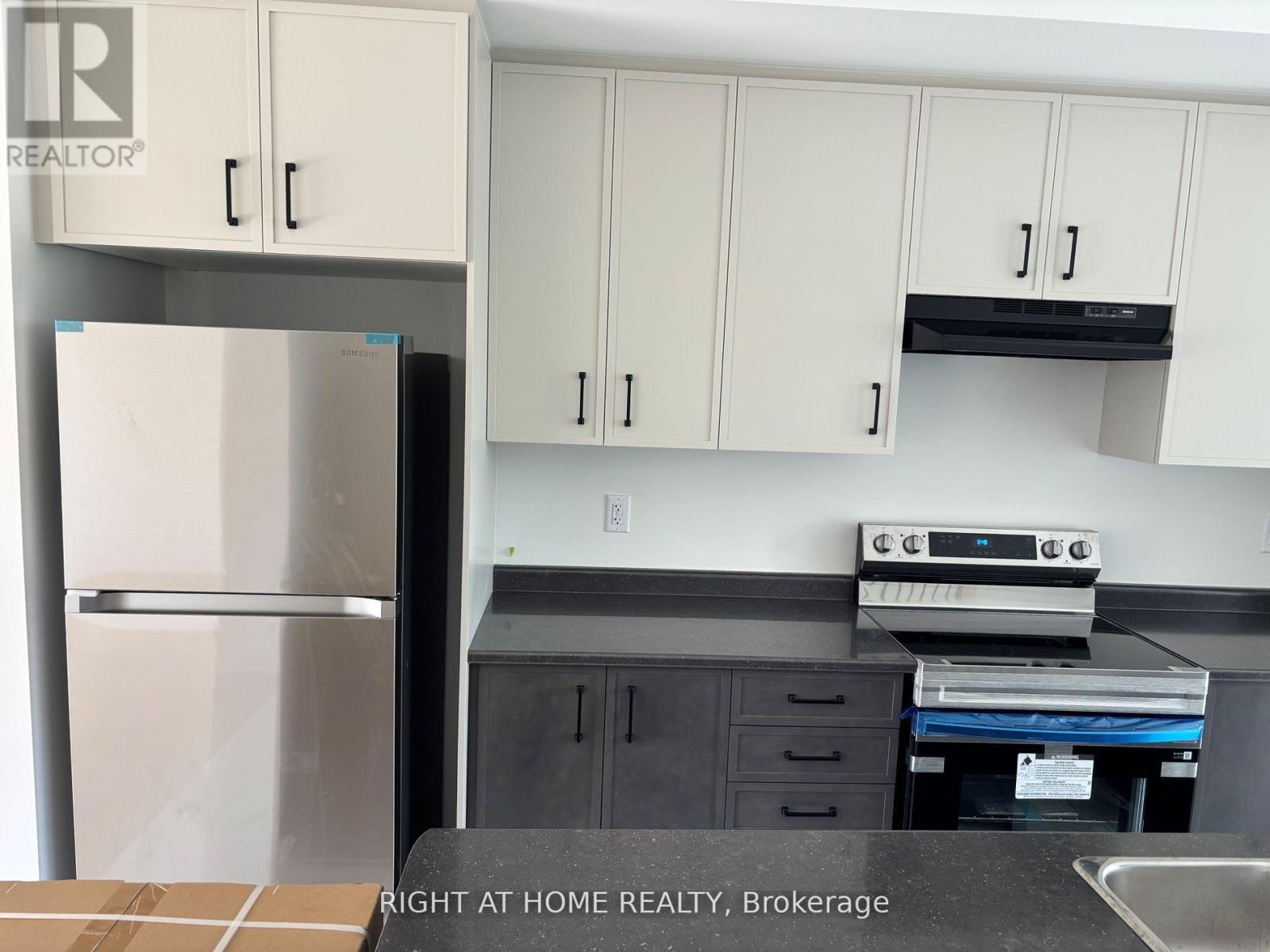 52 Lilac Lane, Thorold, Ontario  L3B 5N5 - Photo 4 - X12487338