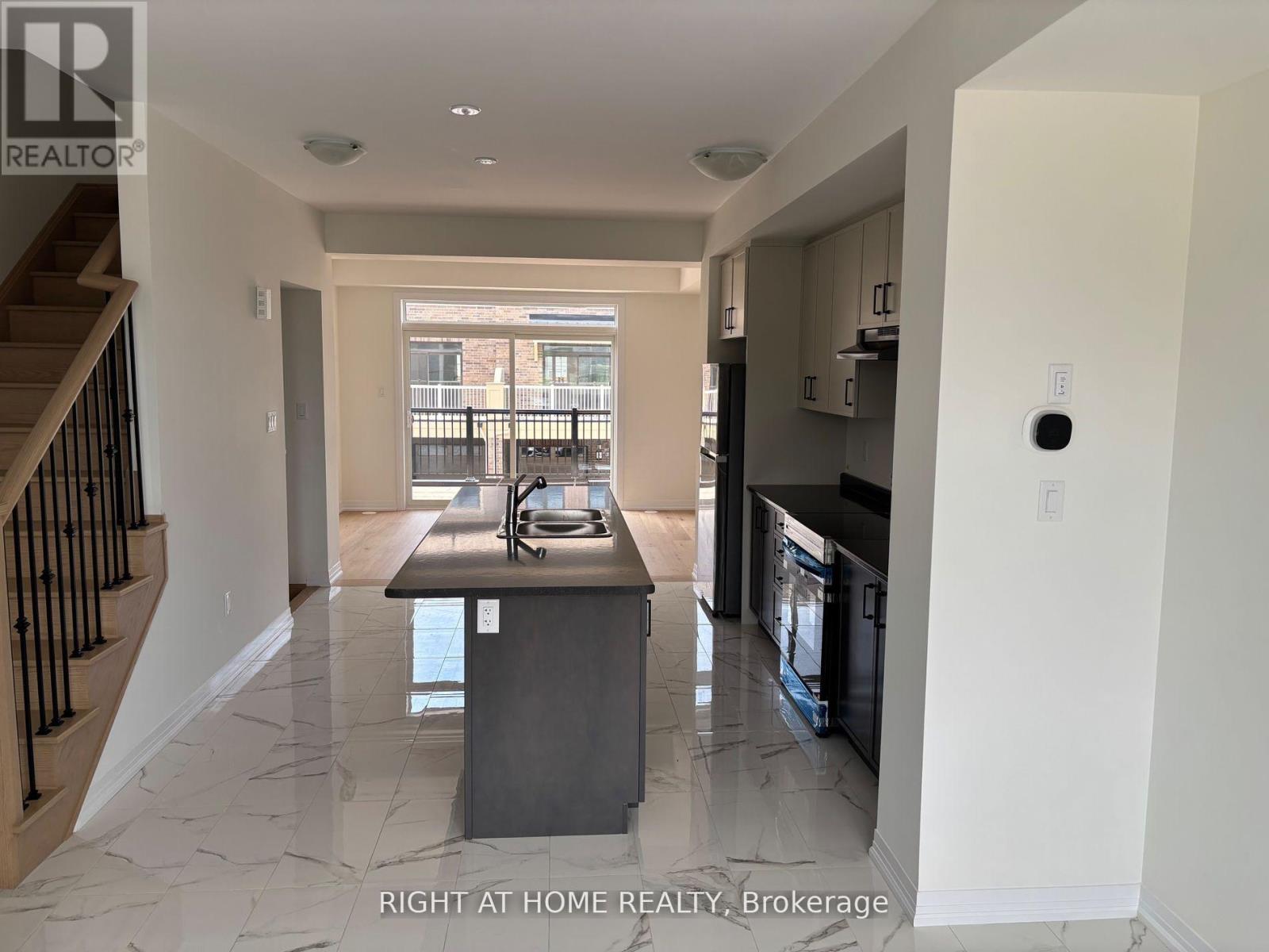 52 Lilac Lane, Thorold, Ontario  L3B 5N5 - Photo 5 - X12487338