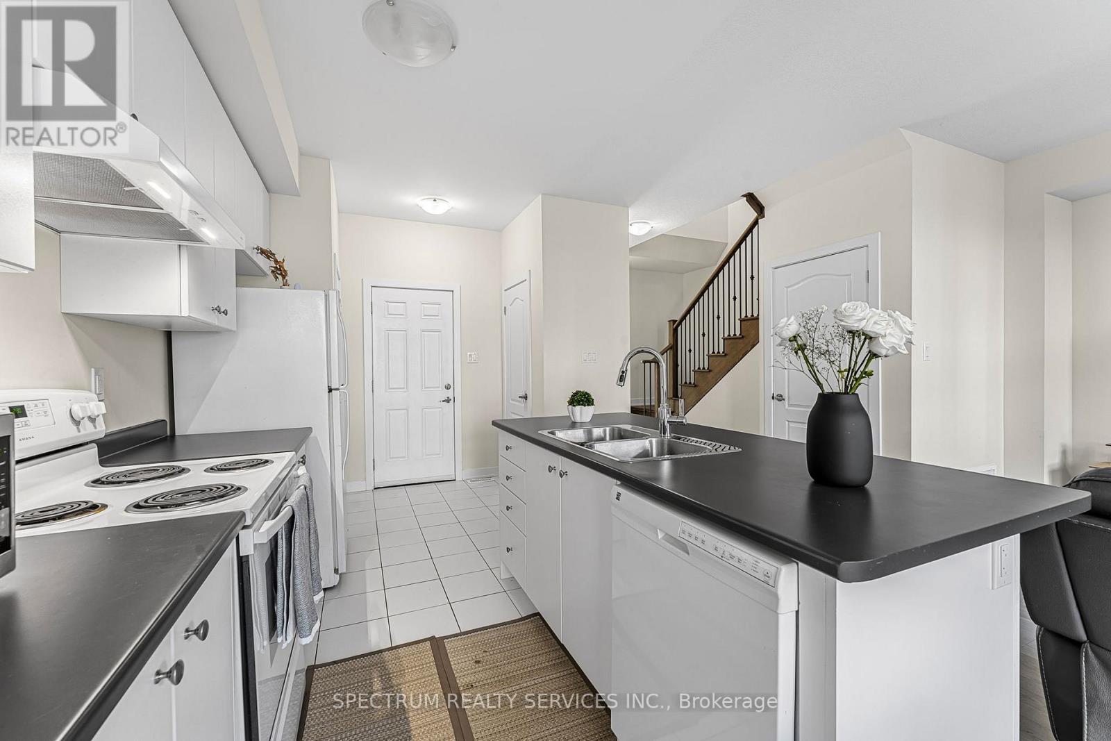 125 Keelson Street E, Welland, Ontario  L3B 0M4 - Photo 11 - X12487342