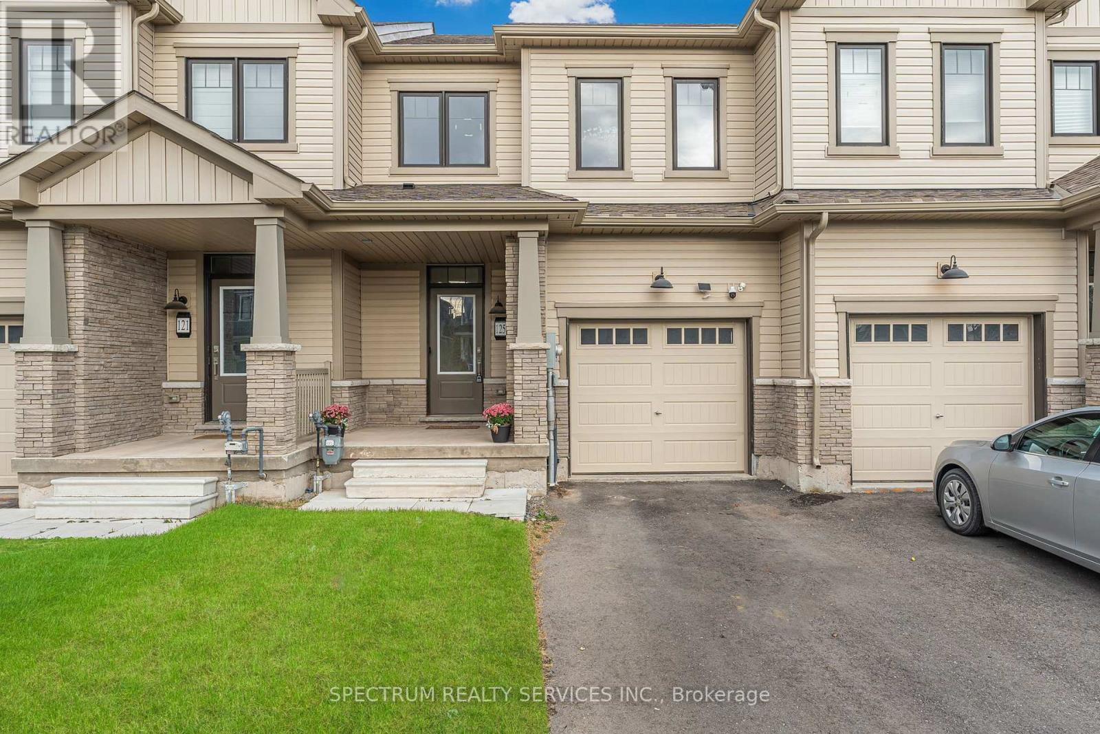 125 Keelson Street E, Welland, Ontario  L3B 0M4 - Photo 2 - X12487342