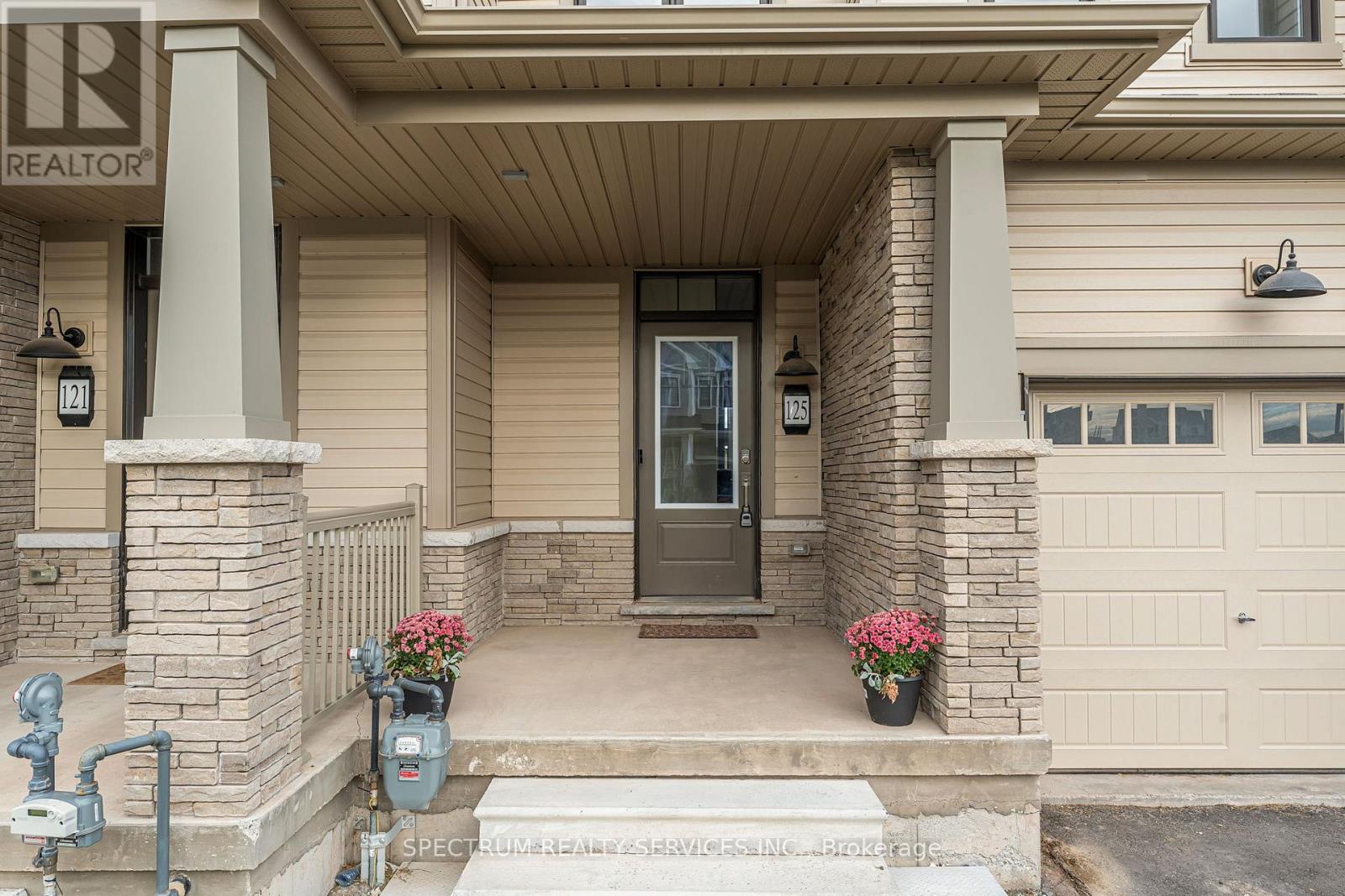 125 Keelson Street E, Welland, Ontario  L3B 0M4 - Photo 3 - X12487342