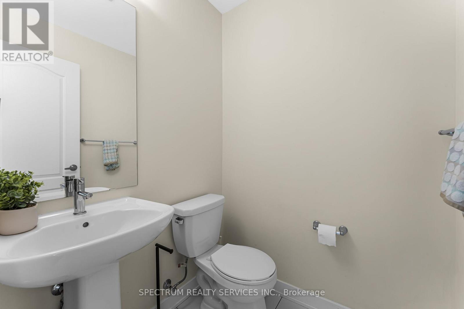 125 Keelson Street E, Welland, Ontario  L3B 0M4 - Photo 6 - X12487342