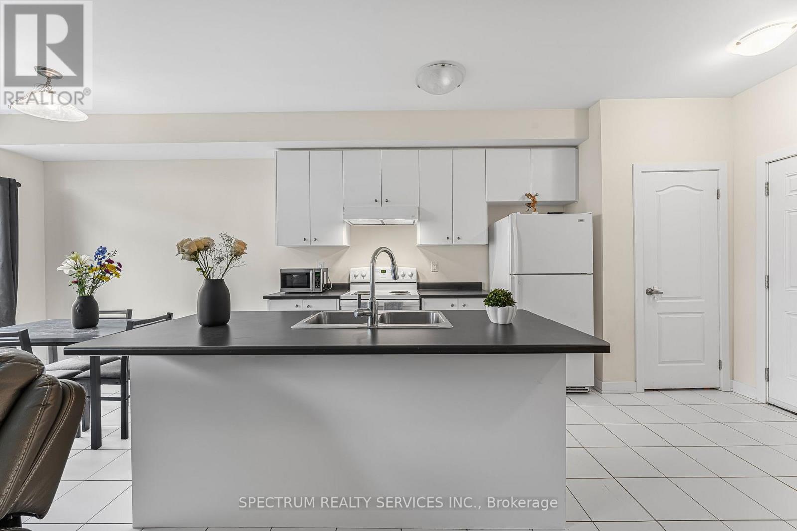 125 Keelson Street E, Welland, Ontario  L3B 0M4 - Photo 9 - X12487342