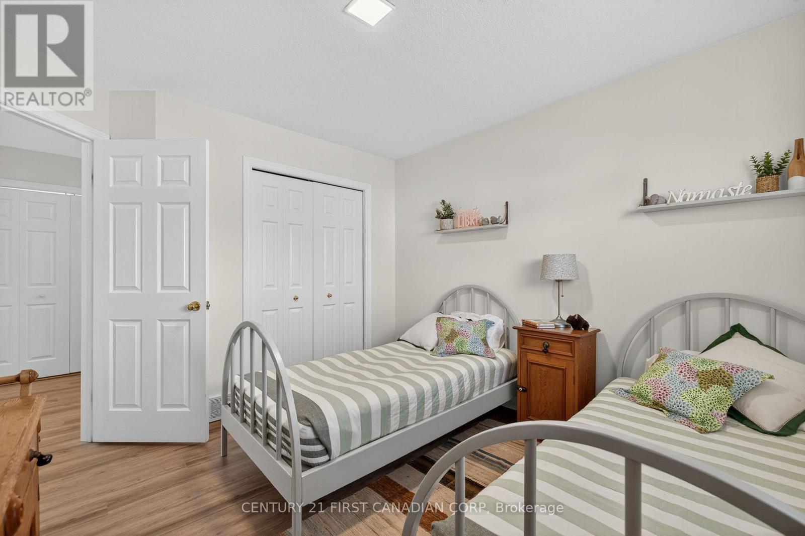 801 North Leaksdale Circle, London South, Ontario  N6M 1L9 - Photo 33 - X12487204