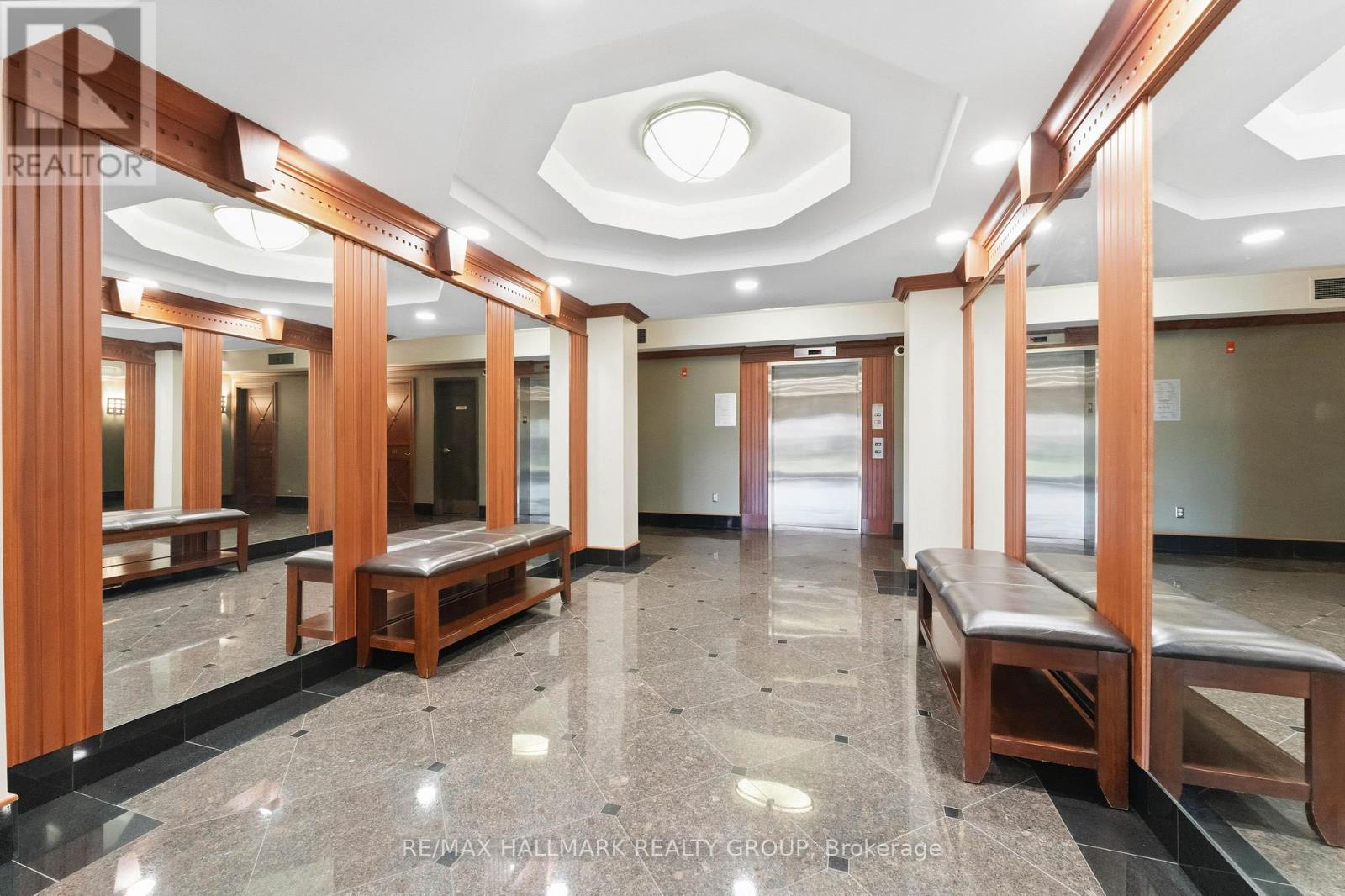 320 - 905 Beauparc Private, Ottawa, Ontario  K1J 0A2 - Photo 4 - X12422513