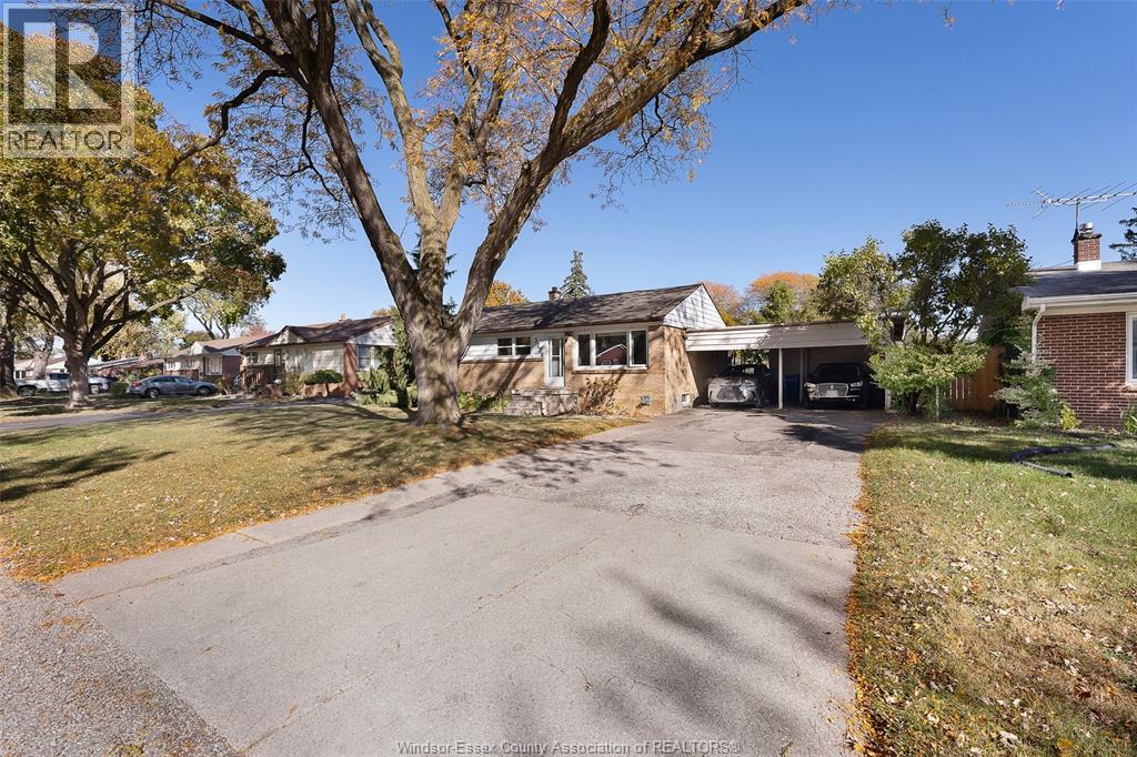 3276 Virginia Park Avenue, Windsor, Ontario  N9E 2C3 - Photo 3 - 25027447