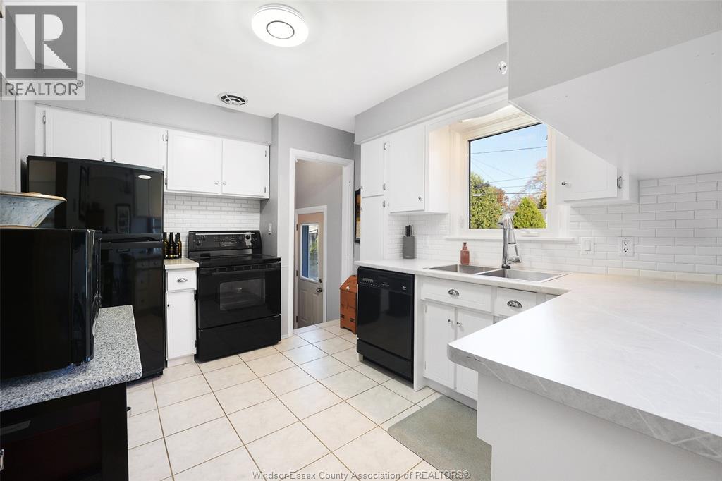 3276 Virginia Park Avenue, Windsor, Ontario  N9E 2C3 - Photo 9 - 25027447