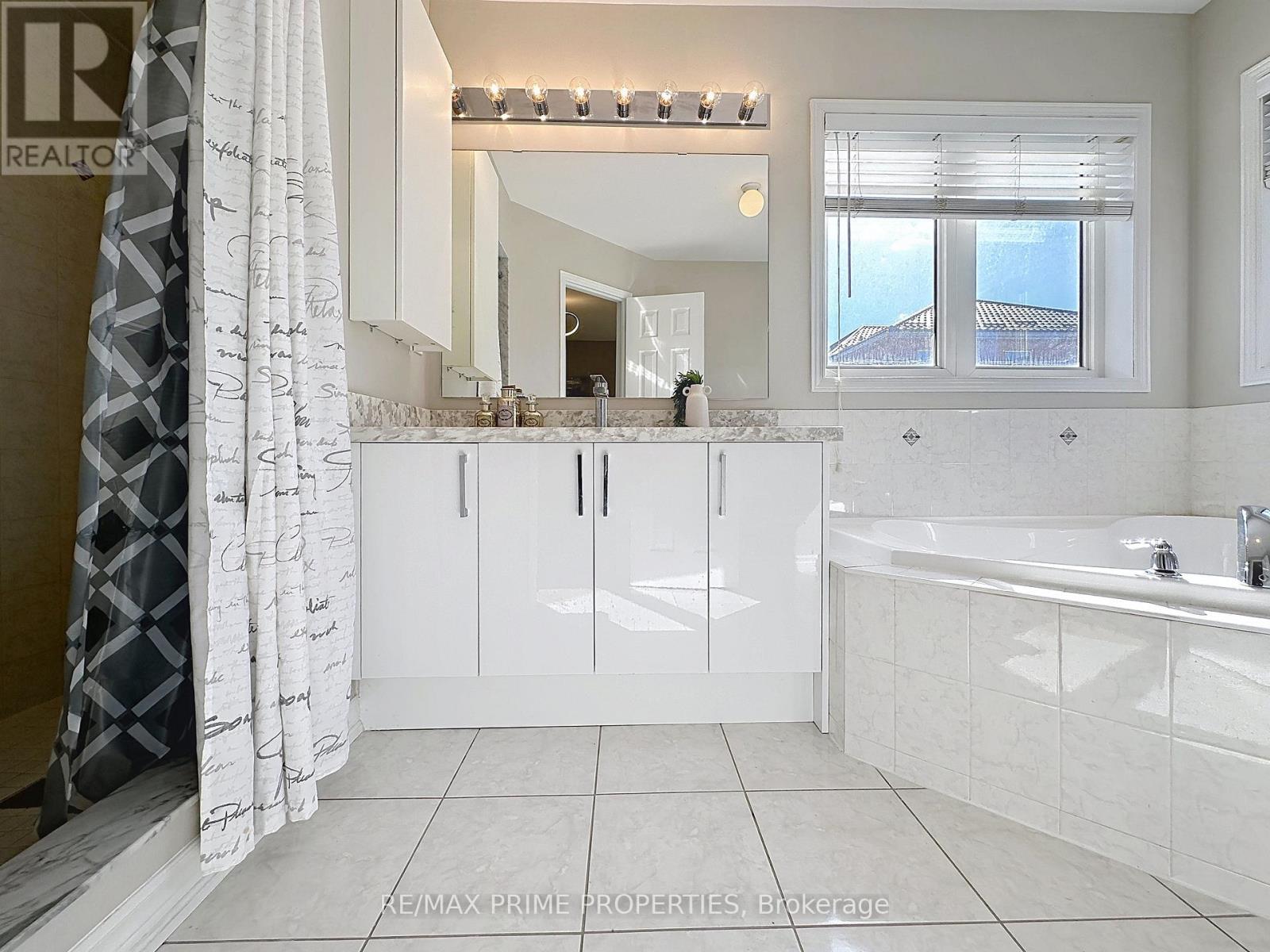 117 Big Hill Crescent, Vaughan, Ontario  L6A 4K7 - Photo 17 - N12483293