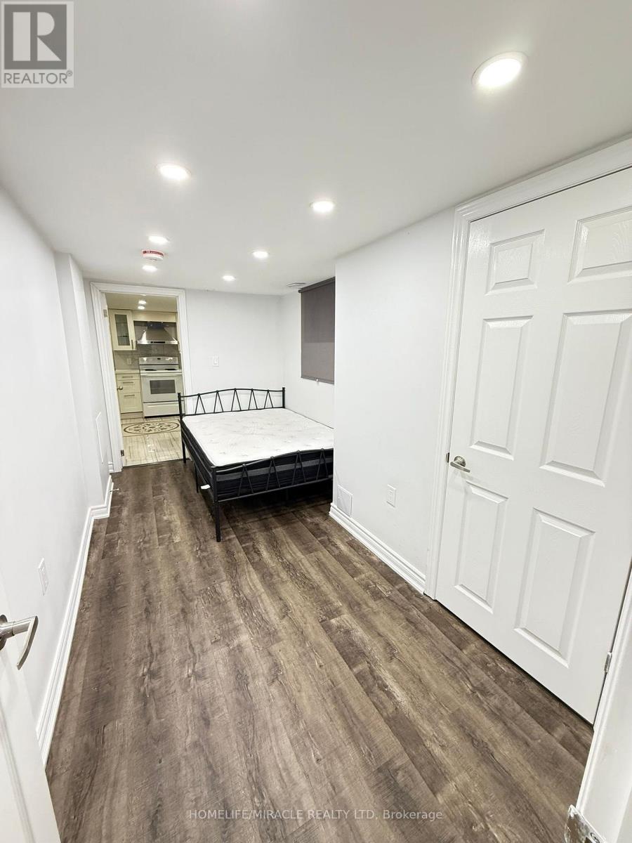 Bsmt - 8 Altura Way, Brampton, Ontario  L6P 4A1 - Photo 5 - W12485932