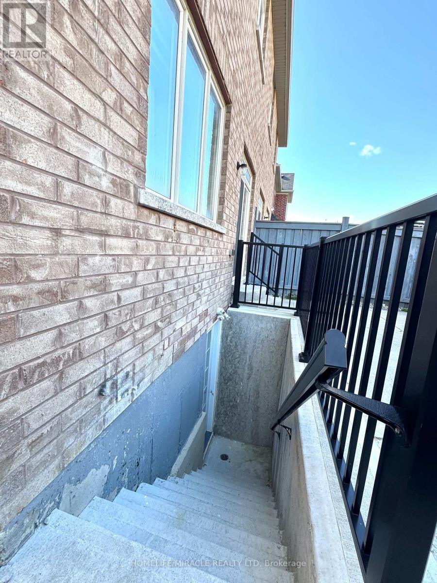 Bsmt - 8 Altura Way, Brampton, Ontario  L6P 4A1 - Photo 8 - W12485932