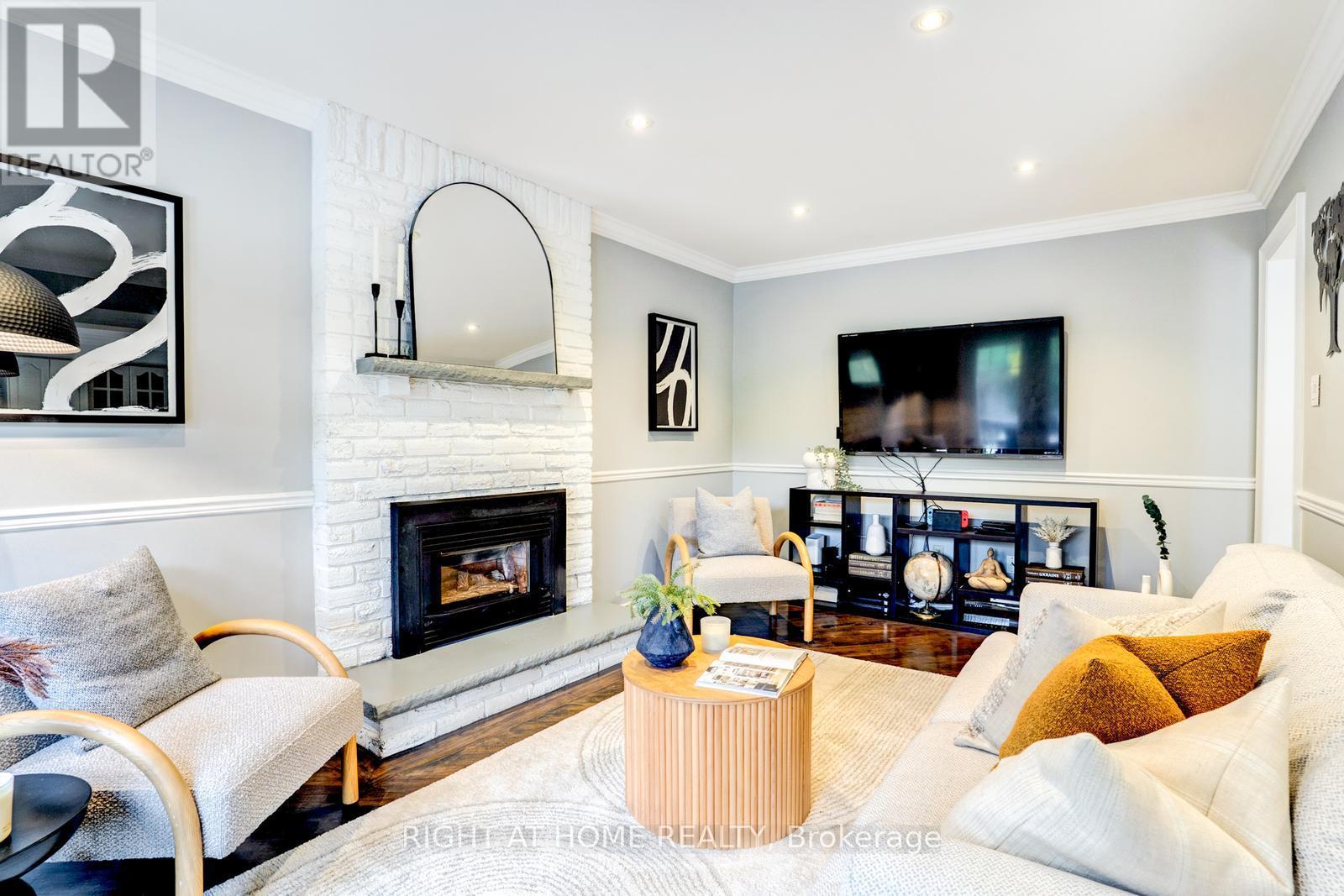 4021 Sasha Court, Mississauga (Rathwood), Ontario  L4W 3K9 - Photo 11 - W12475514