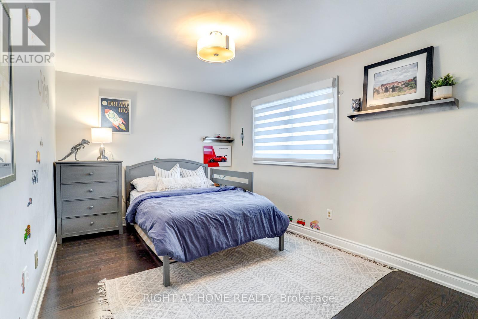 4021 Sasha Court, Mississauga (Rathwood), Ontario  L4W 3K9 - Photo 22 - W12475514