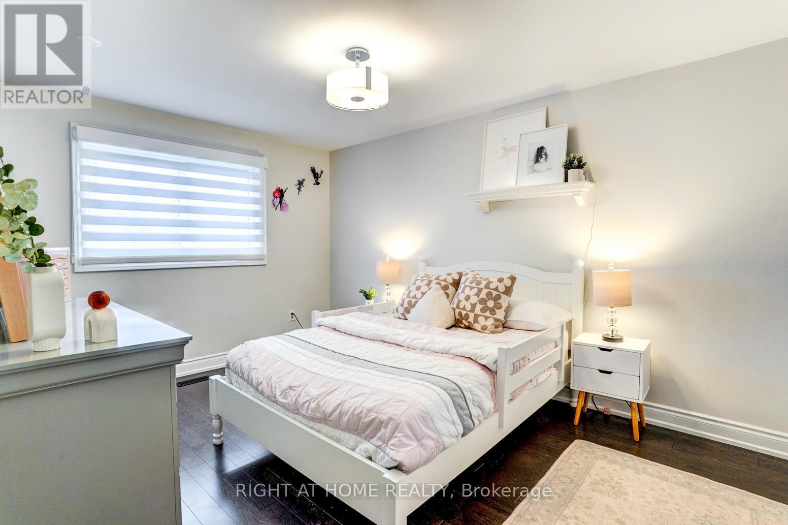 4021 Sasha Court, Mississauga (Rathwood), Ontario  L4W 3K9 - Photo 20 - W12475514