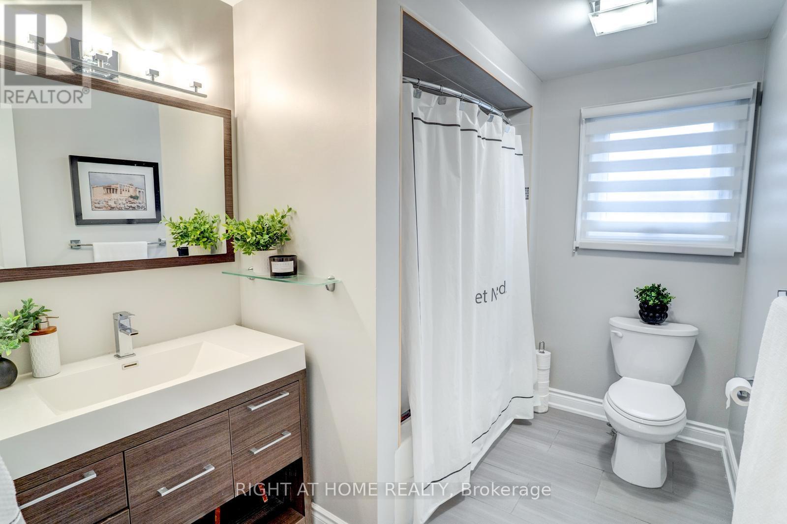 4021 Sasha Court, Mississauga (Rathwood), Ontario  L4W 3K9 - Photo 23 - W12475514