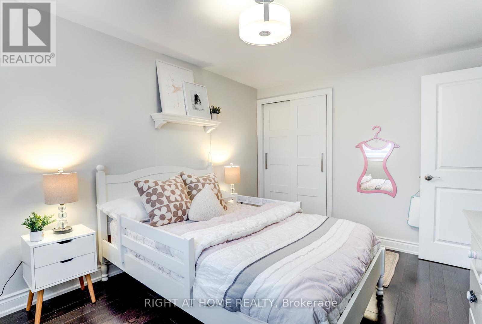 4021 Sasha Court, Mississauga (Rathwood), Ontario  L4W 3K9 - Photo 21 - W12475514