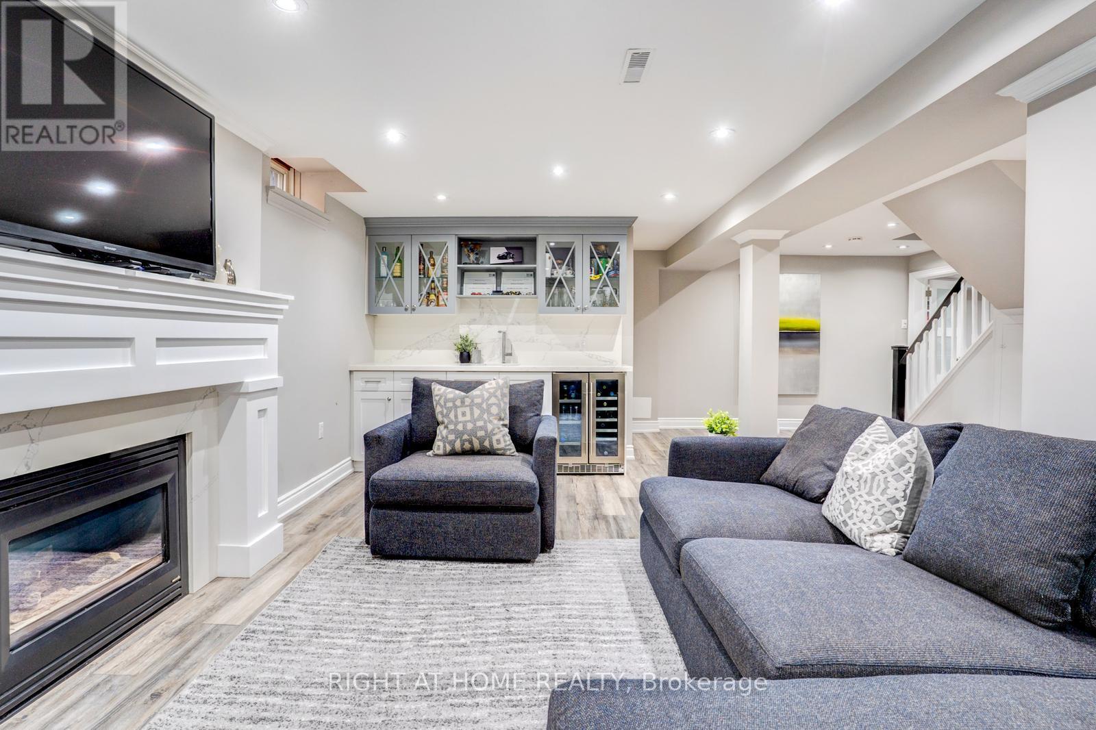 4021 Sasha Court, Mississauga (Rathwood), Ontario  L4W 3K9 - Photo 25 - W12475514