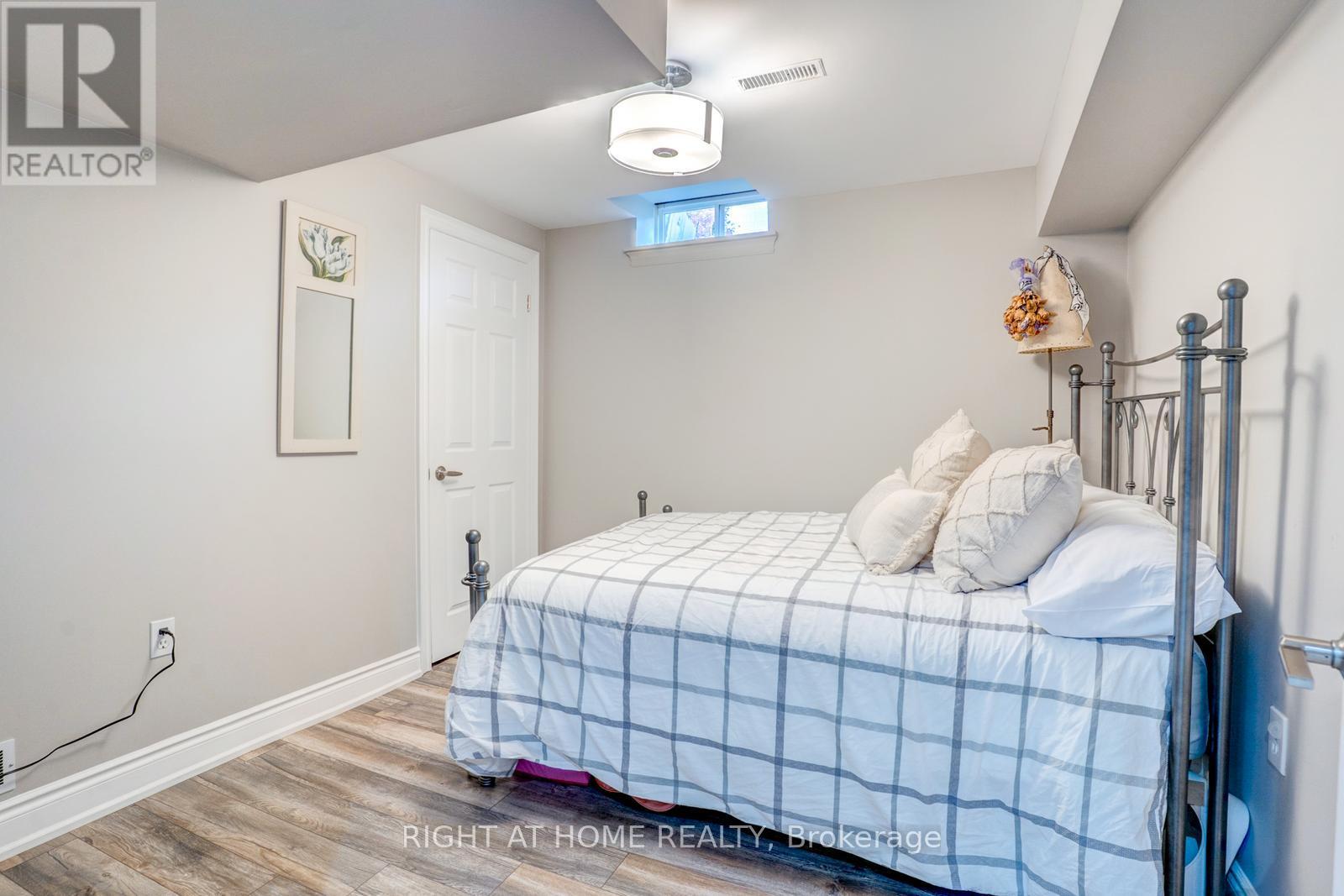 4021 Sasha Court, Mississauga (Rathwood), Ontario  L4W 3K9 - Photo 27 - W12475514