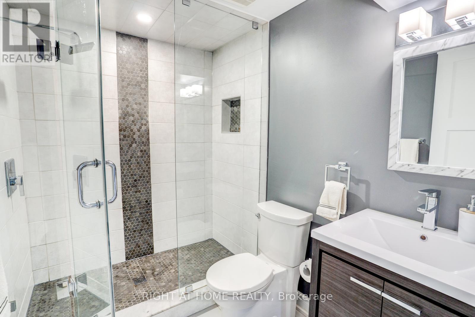 4021 Sasha Court, Mississauga (Rathwood), Ontario  L4W 3K9 - Photo 29 - W12475514