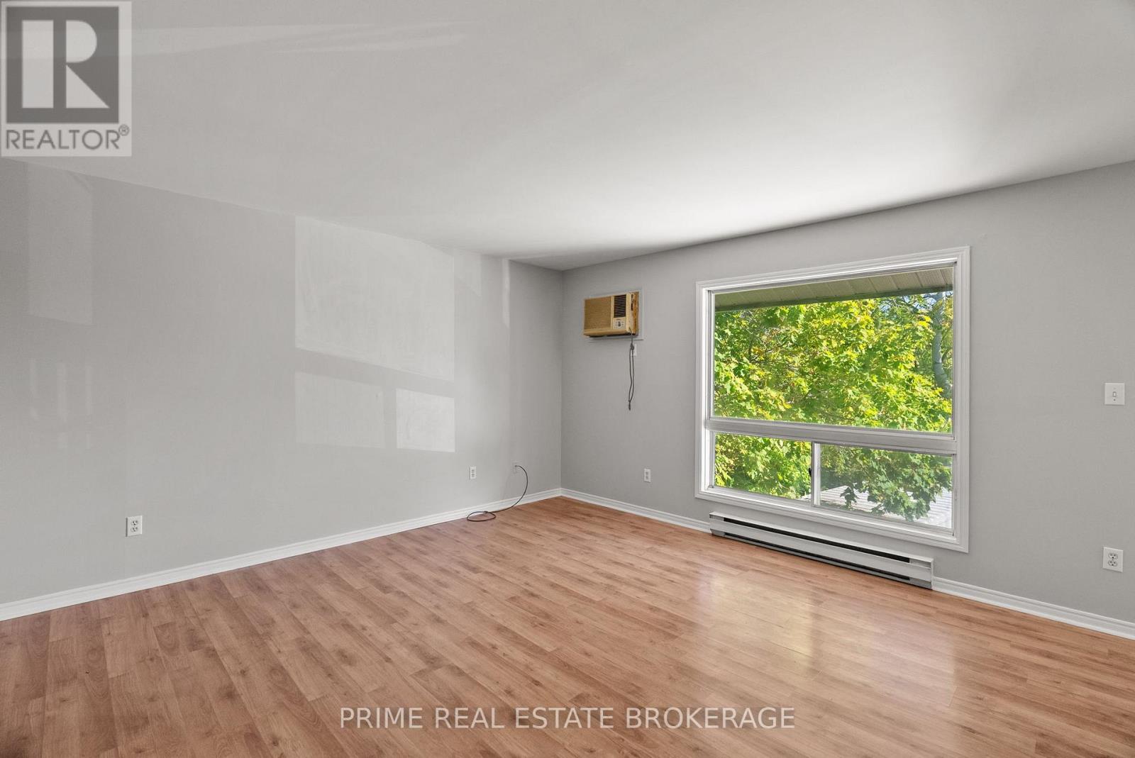 47 Ontario Street N, Lambton Shores, Ontario  N0M 1T0 - Photo 29 - X12481204