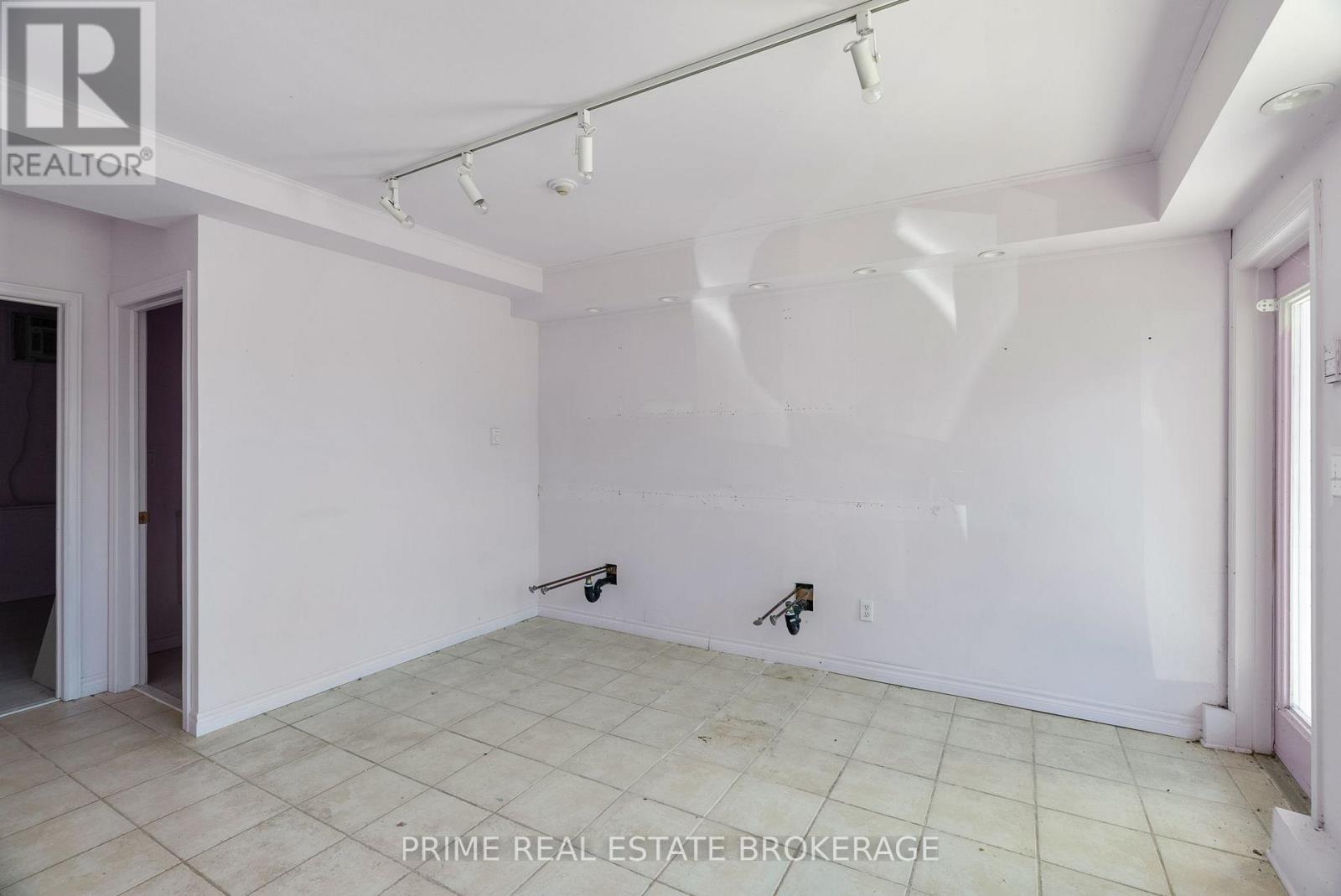 47 Ontario Street N, Lambton Shores, Ontario  N0M 1T0 - Photo 38 - X12481204