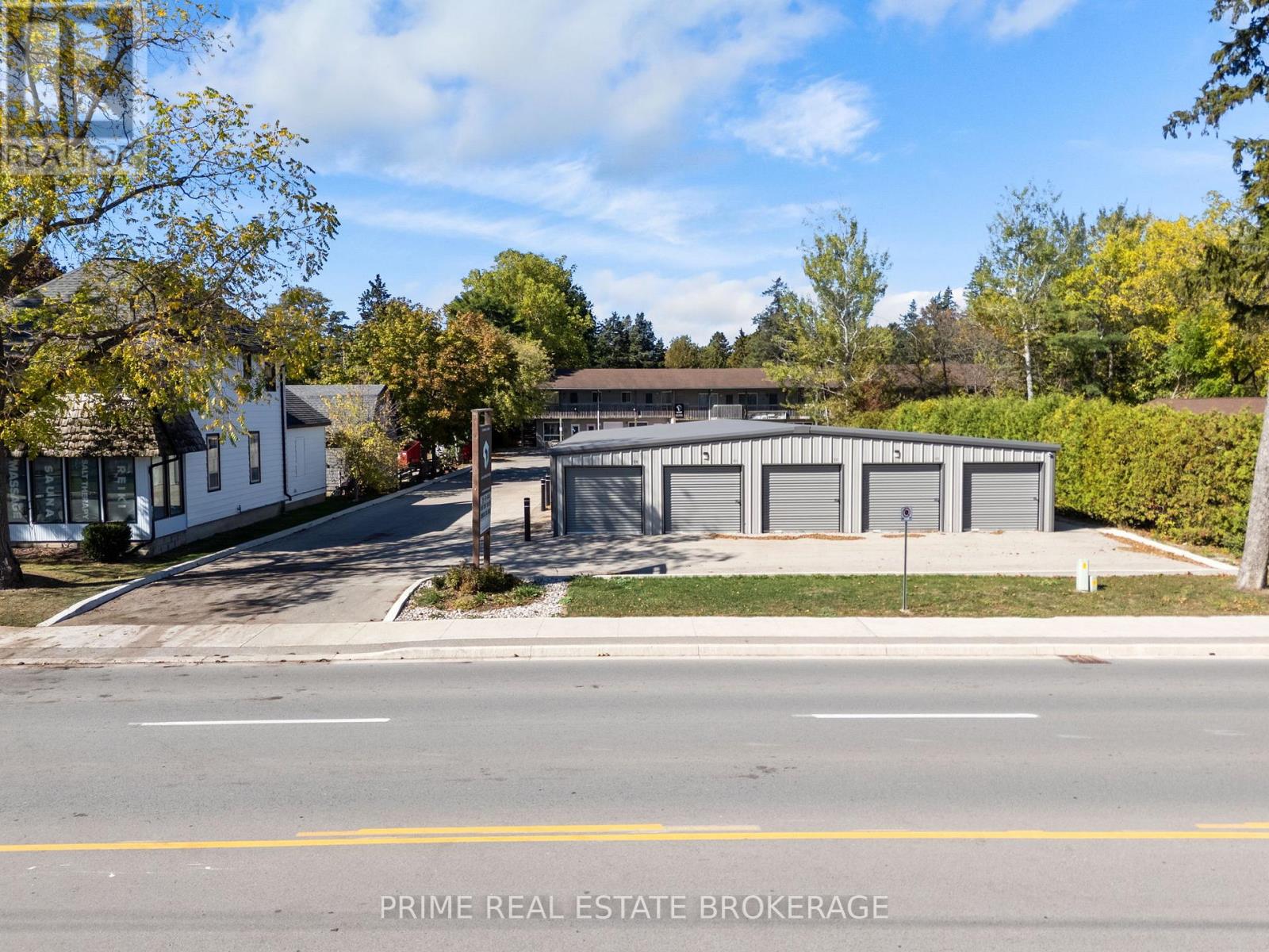 47 Ontario Street N, Lambton Shores, Ontario  N0M 1T0 - Photo 4 - X12481204