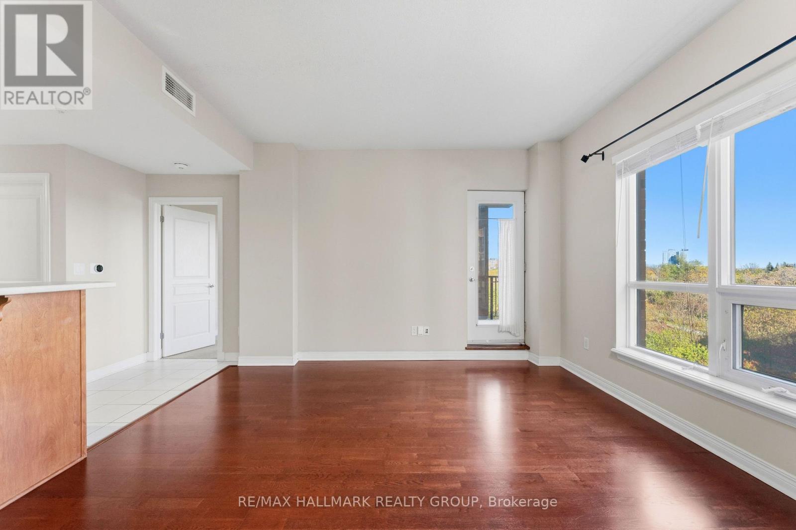 320 - 905 Beauparc Private, Ottawa, Ontario  K1J 0A2 - Photo 15 - X12422513