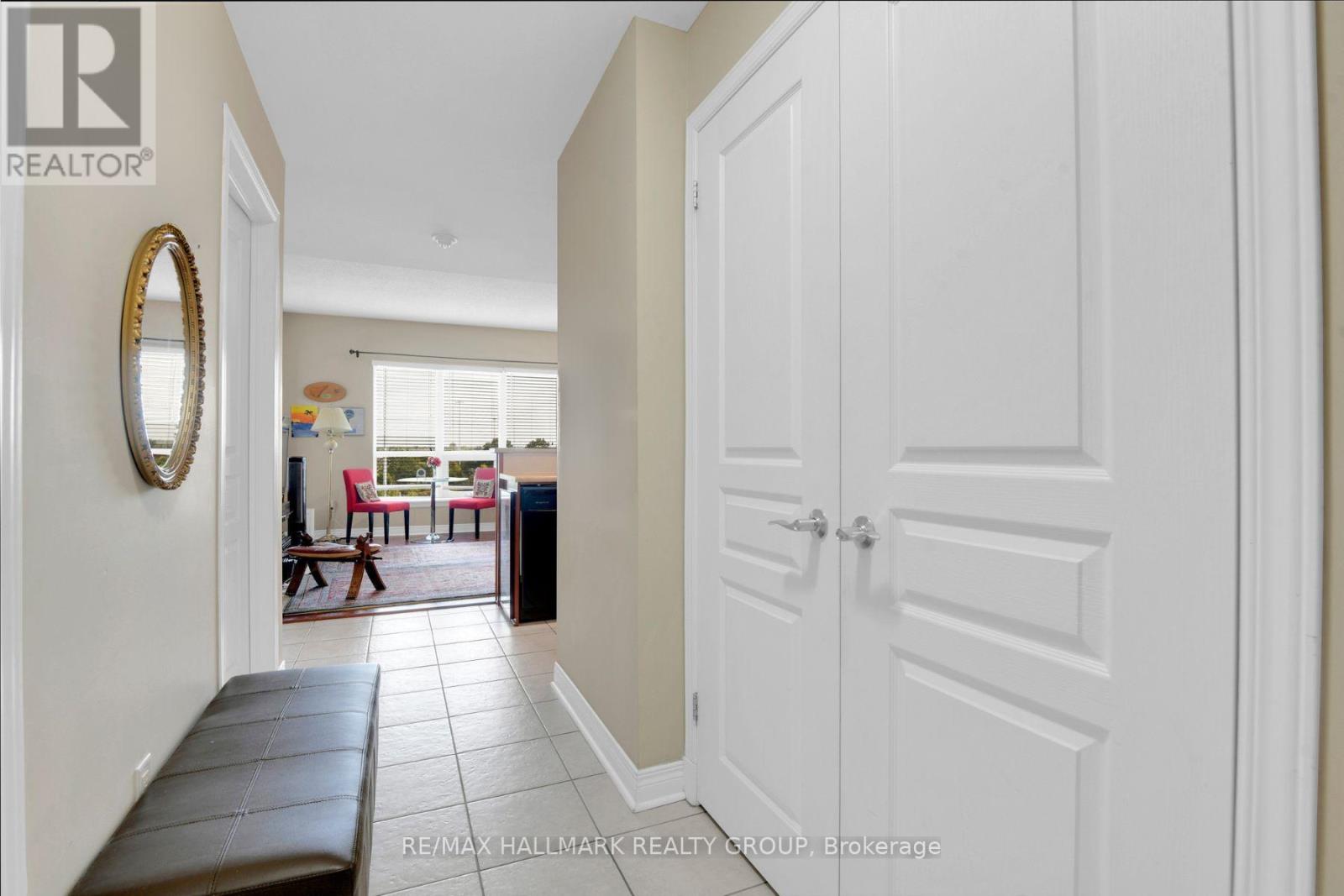 320 - 905 Beauparc Private, Ottawa, Ontario  K1J 0A2 - Photo 8 - X12422513