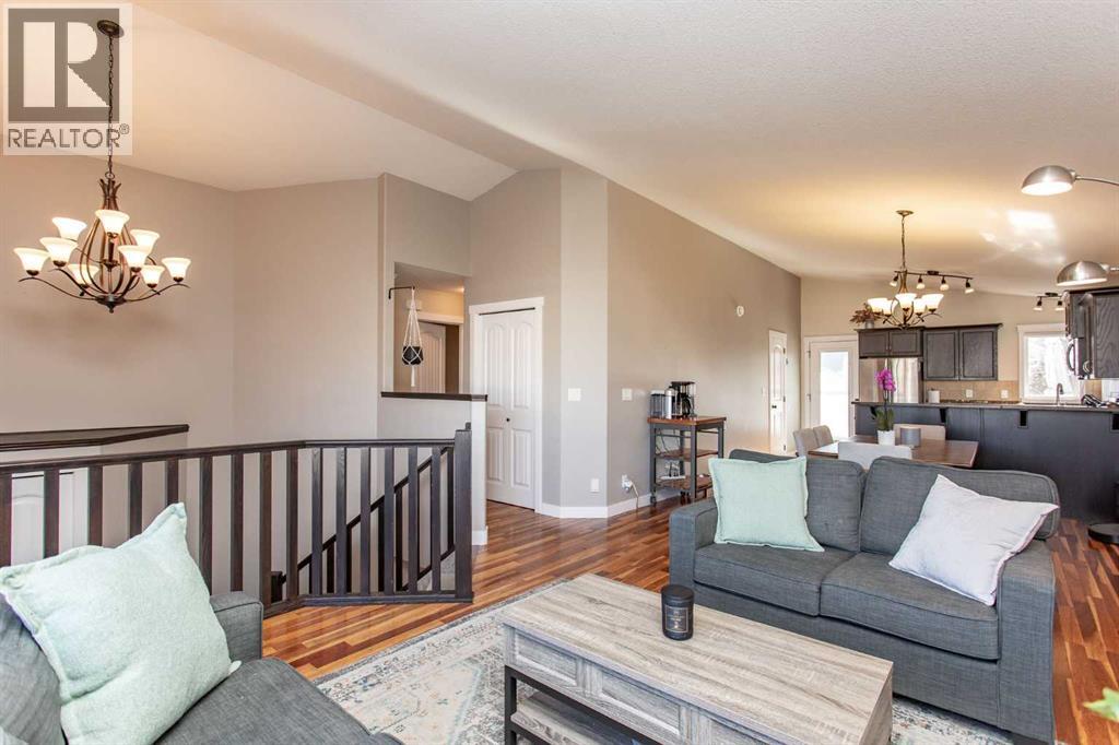 62 Larsen Crescent, Red Deer, Alberta  T4R 0J2 - Photo 4 - A2264949